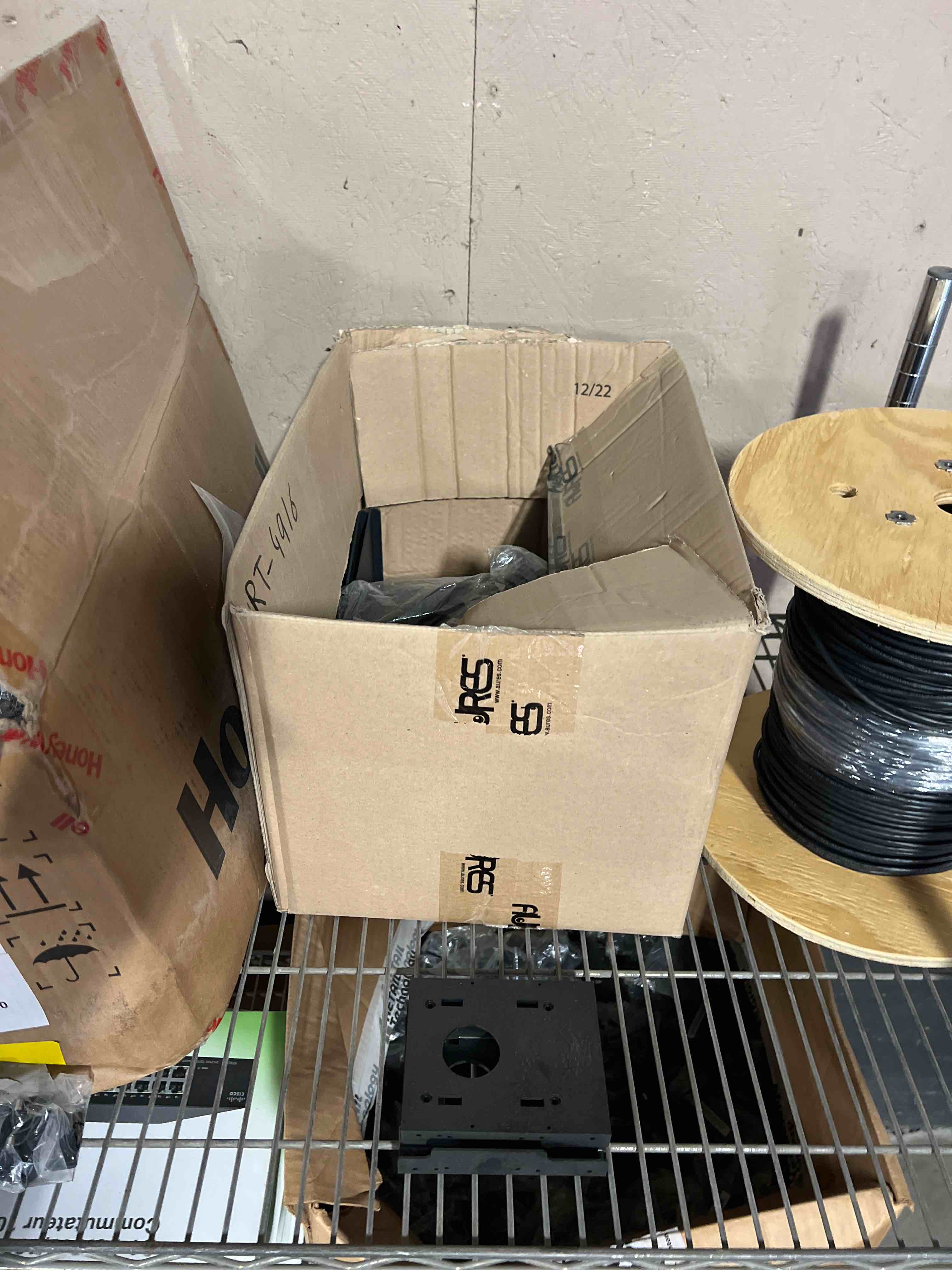 https://s3.amazonaws.com/lotting-images-prod/bidfta/GRN4719397_1736452210279.jpeg