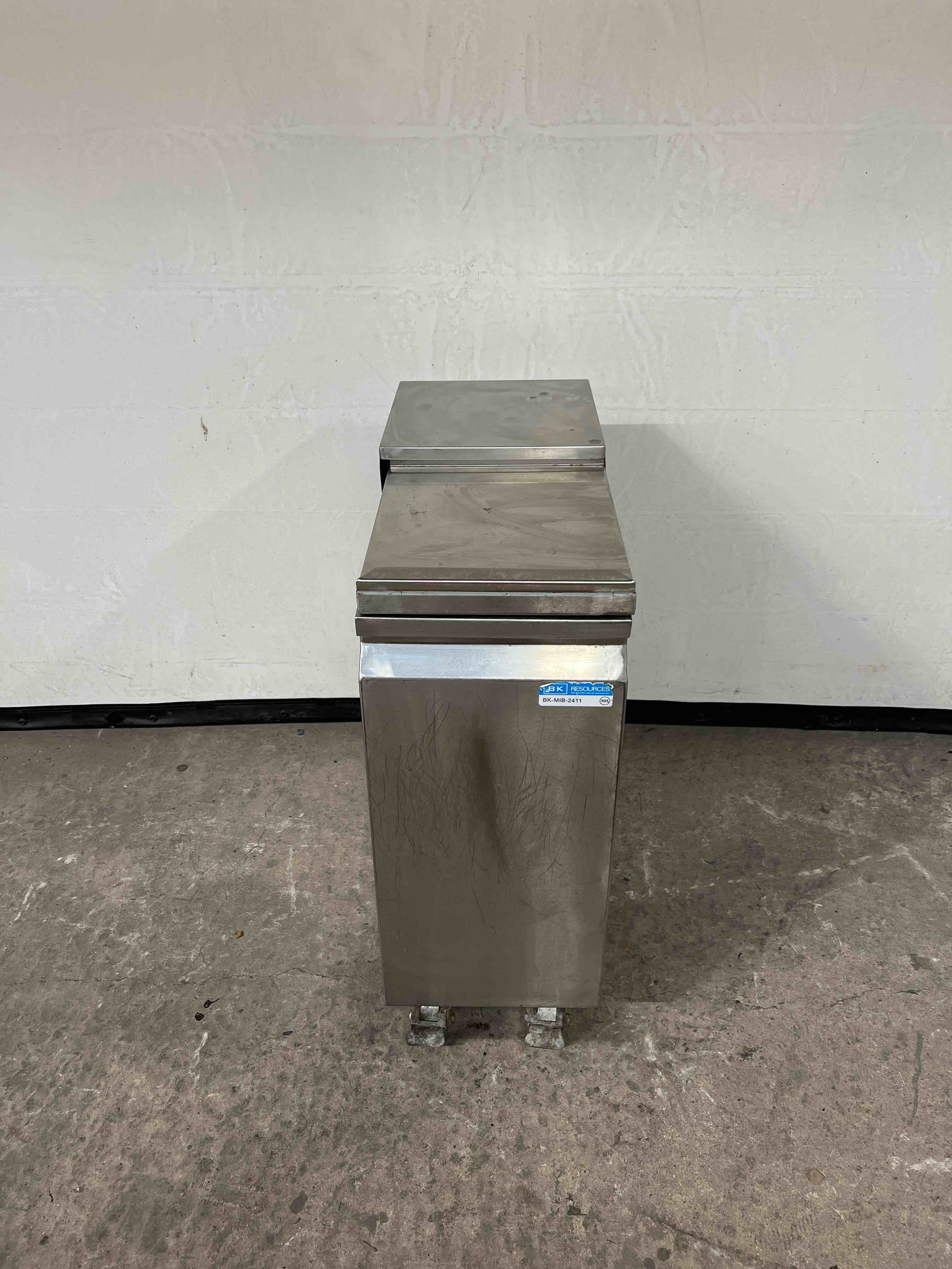 BK RESOURCES MOBILE 53 LB CAPACITY STAINLESS STEEL ICE BIN