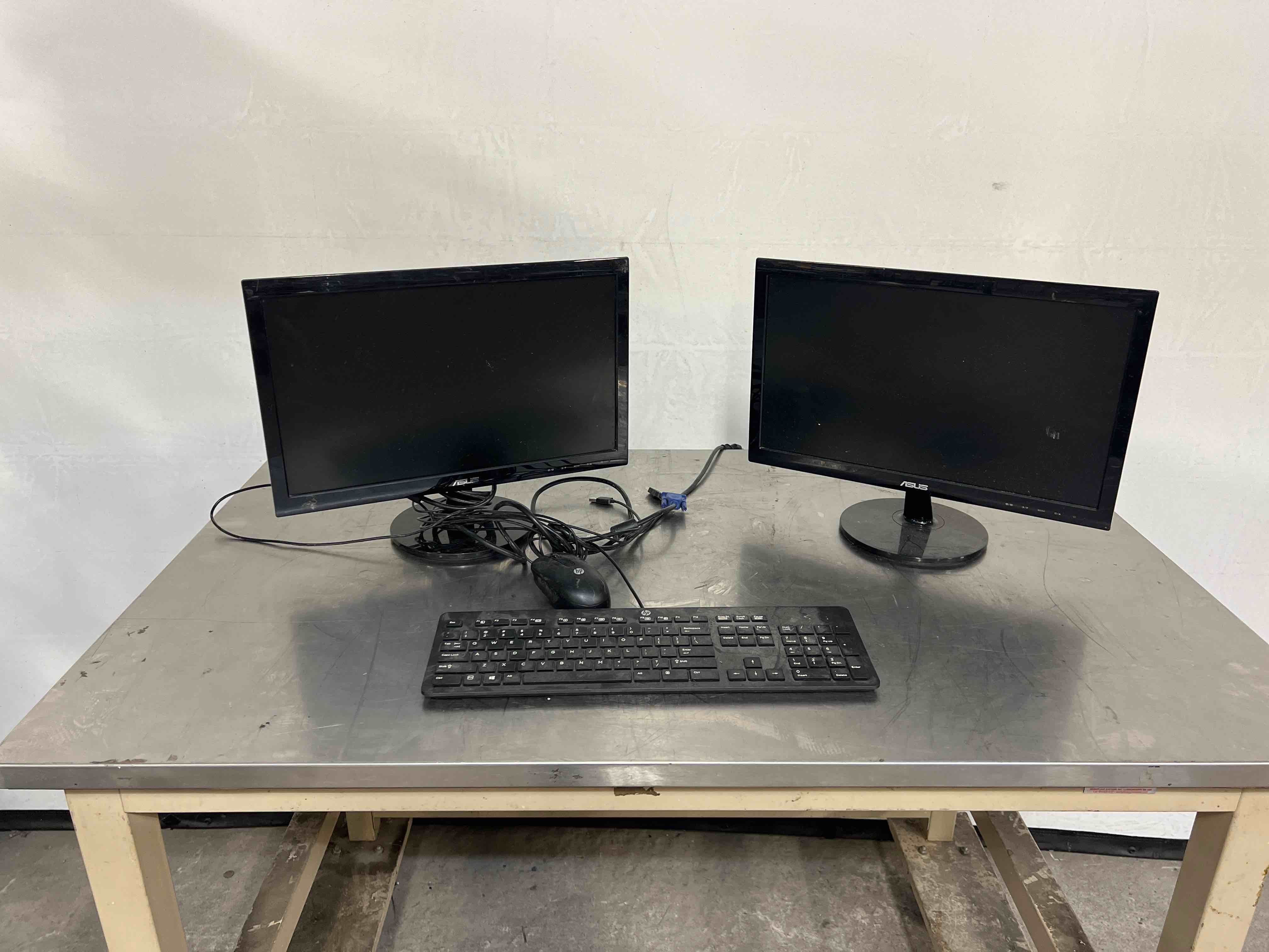 LOT OF ASUS MONITORS WITH KEYBOARD AND MOUSE