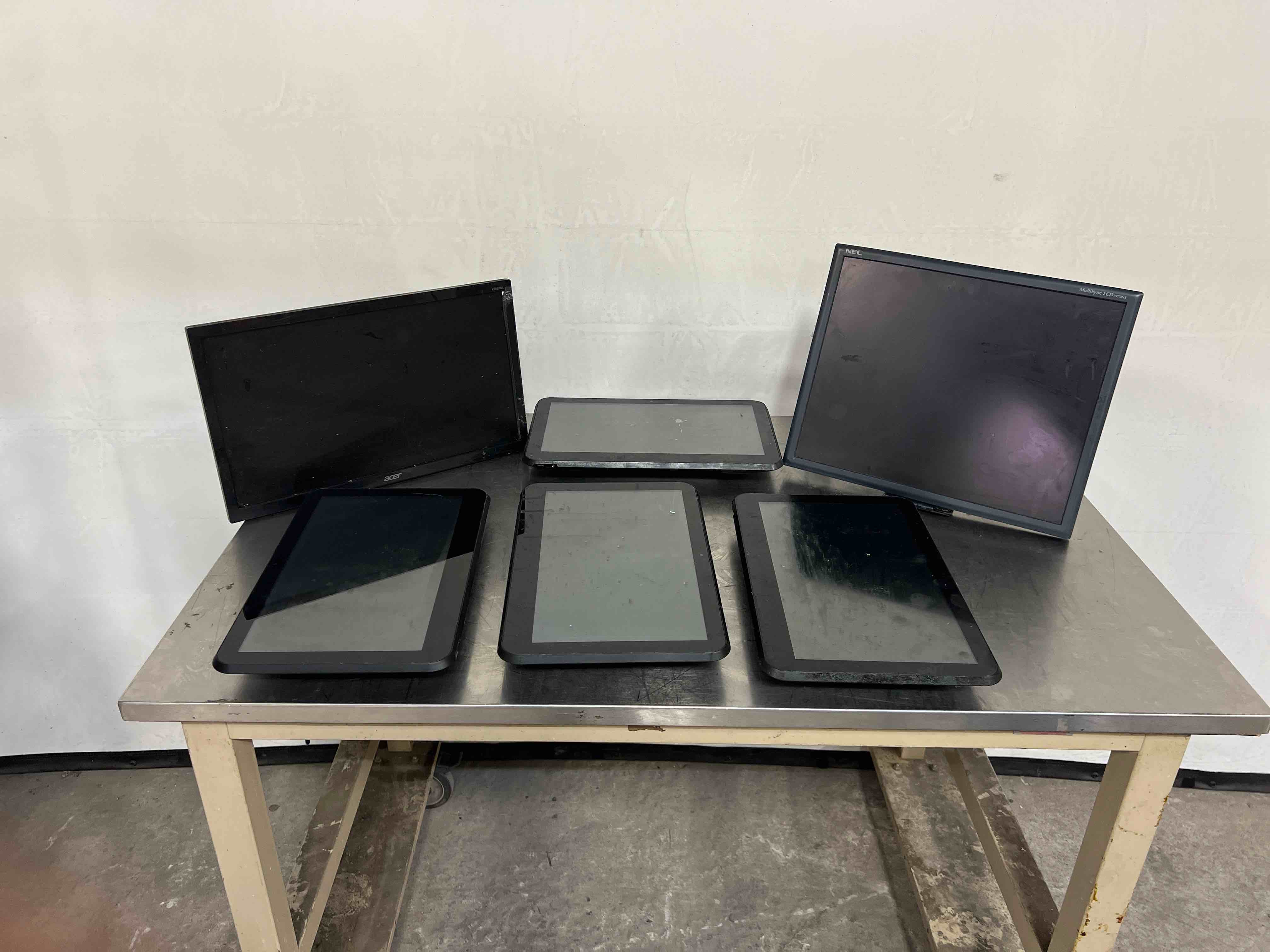 LOT OF VARIOS SCREENS