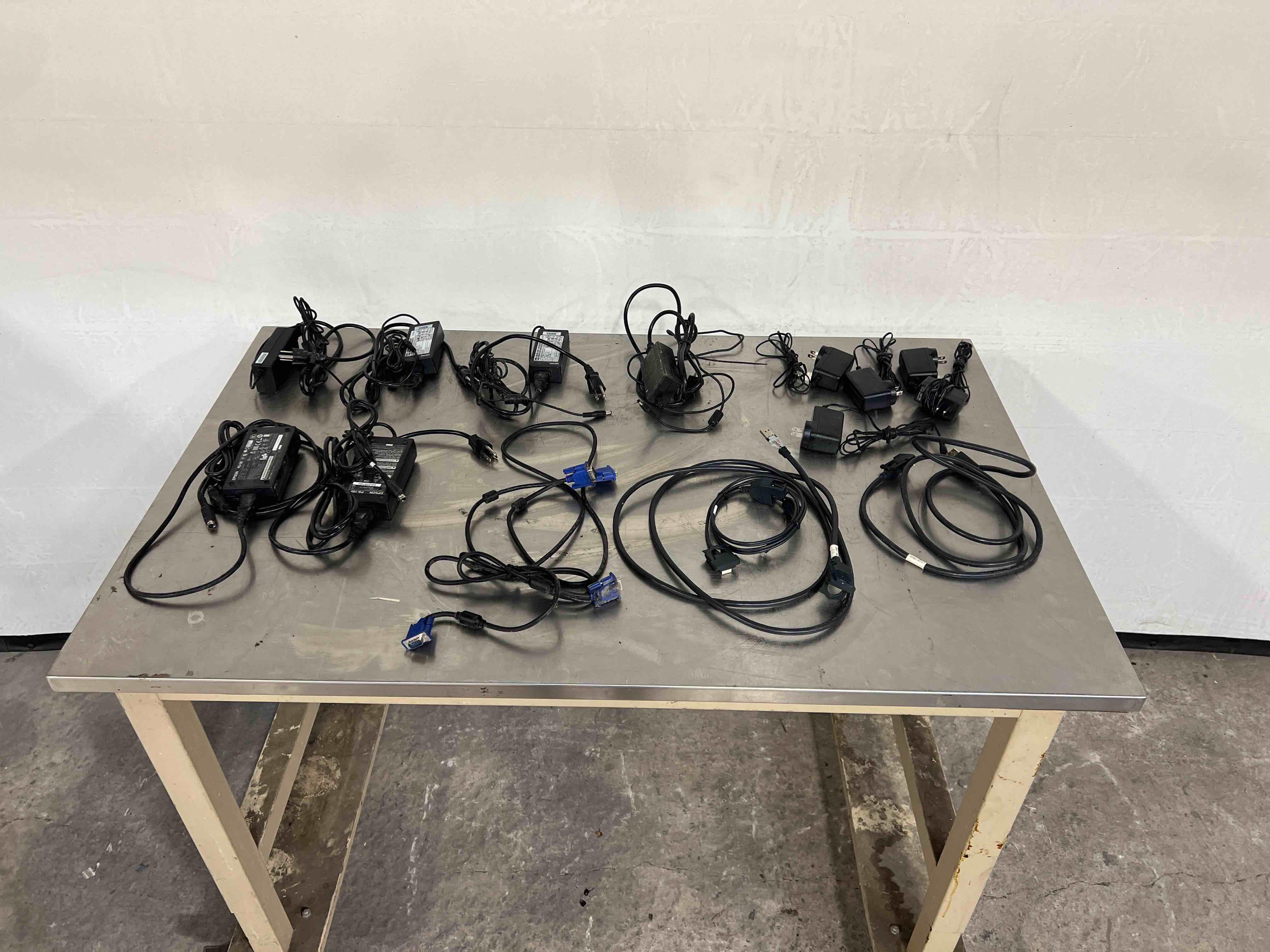 LOT OF VARIOUS CORDS