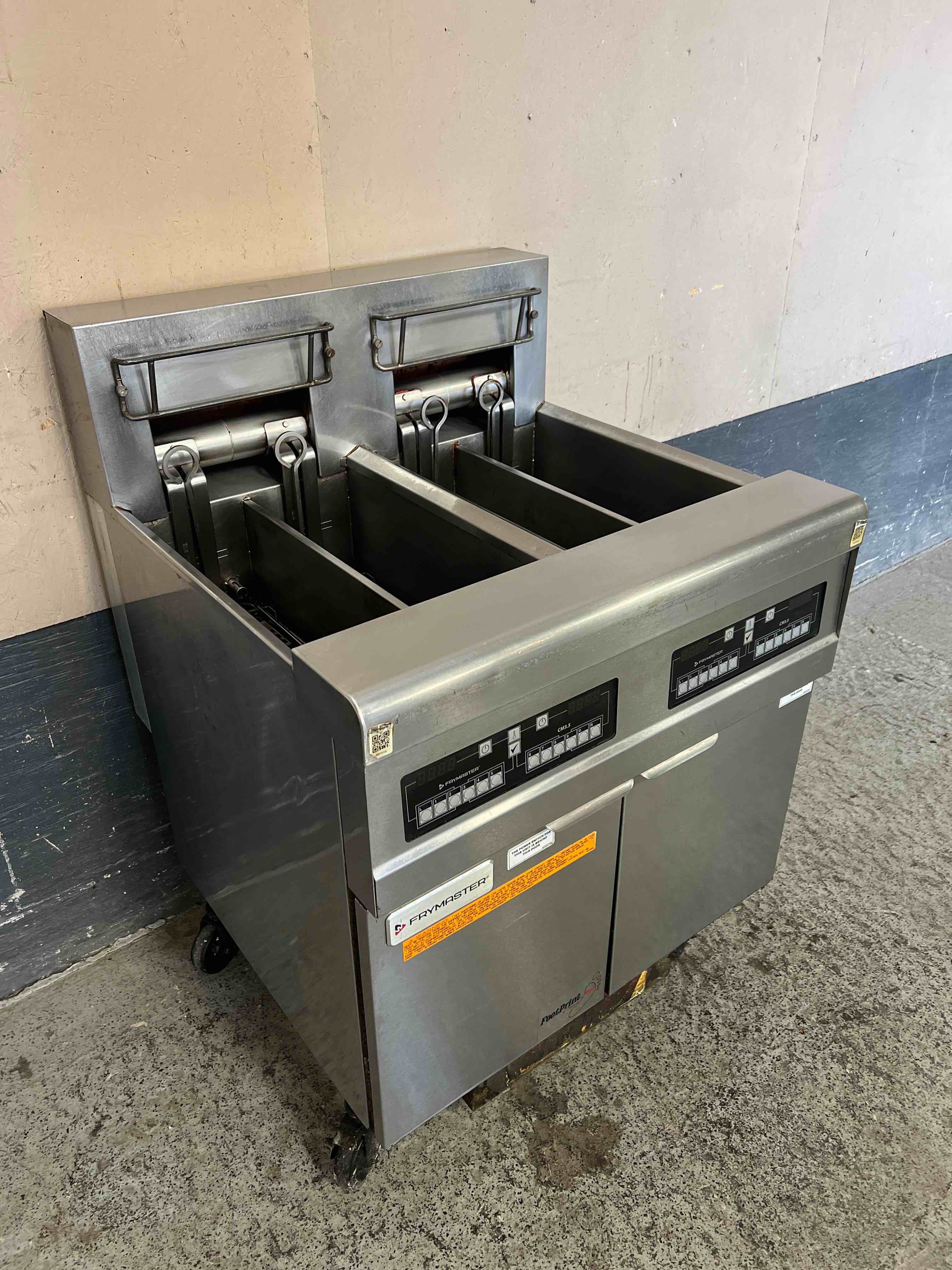 https://s3.amazonaws.com/lotting-images-prod/bidfta/GRN4720111_1728588419553.jpeg