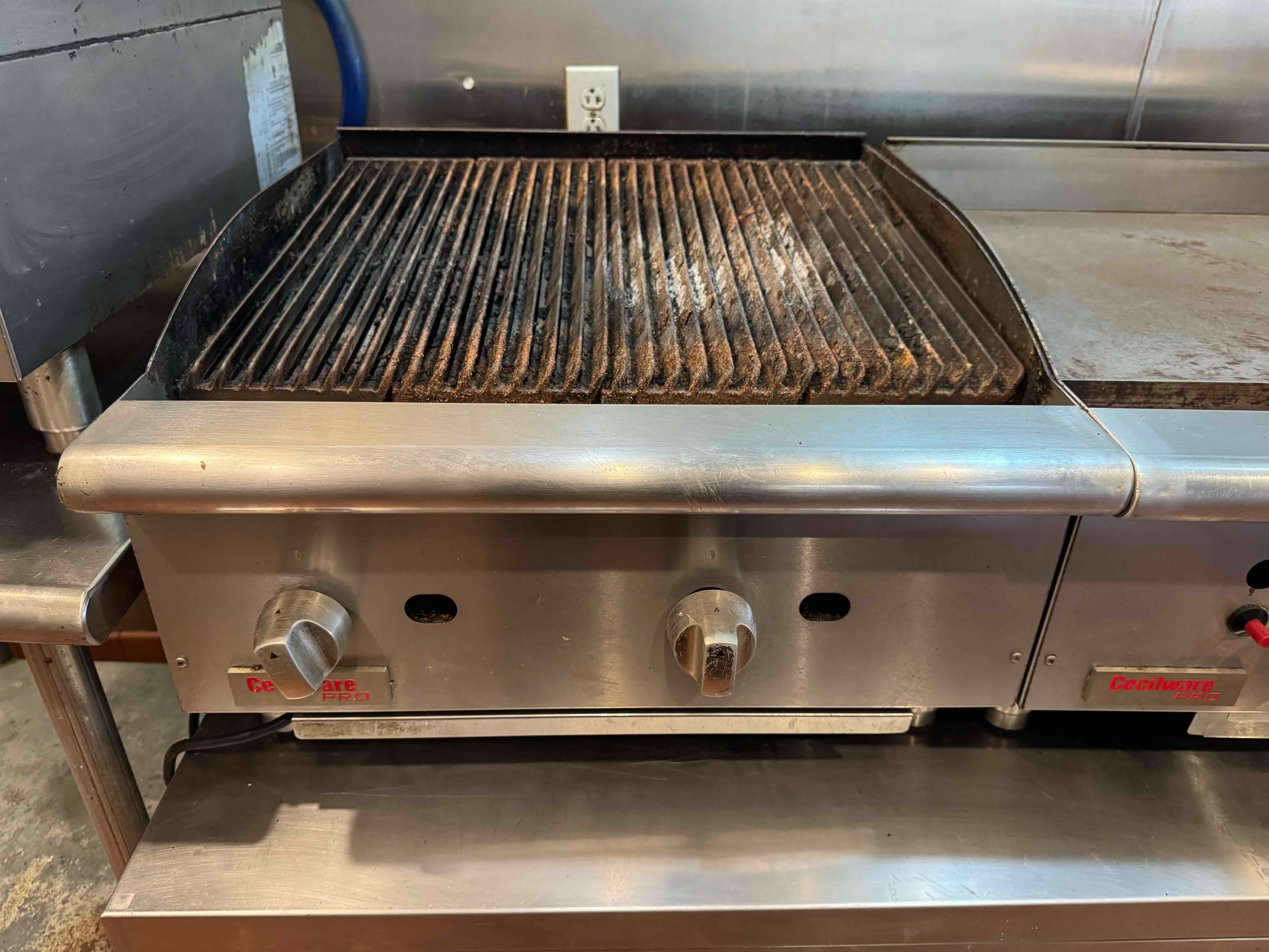 CECILWARE PRO 24 INCH NATURAL GAS CHAR BROILER