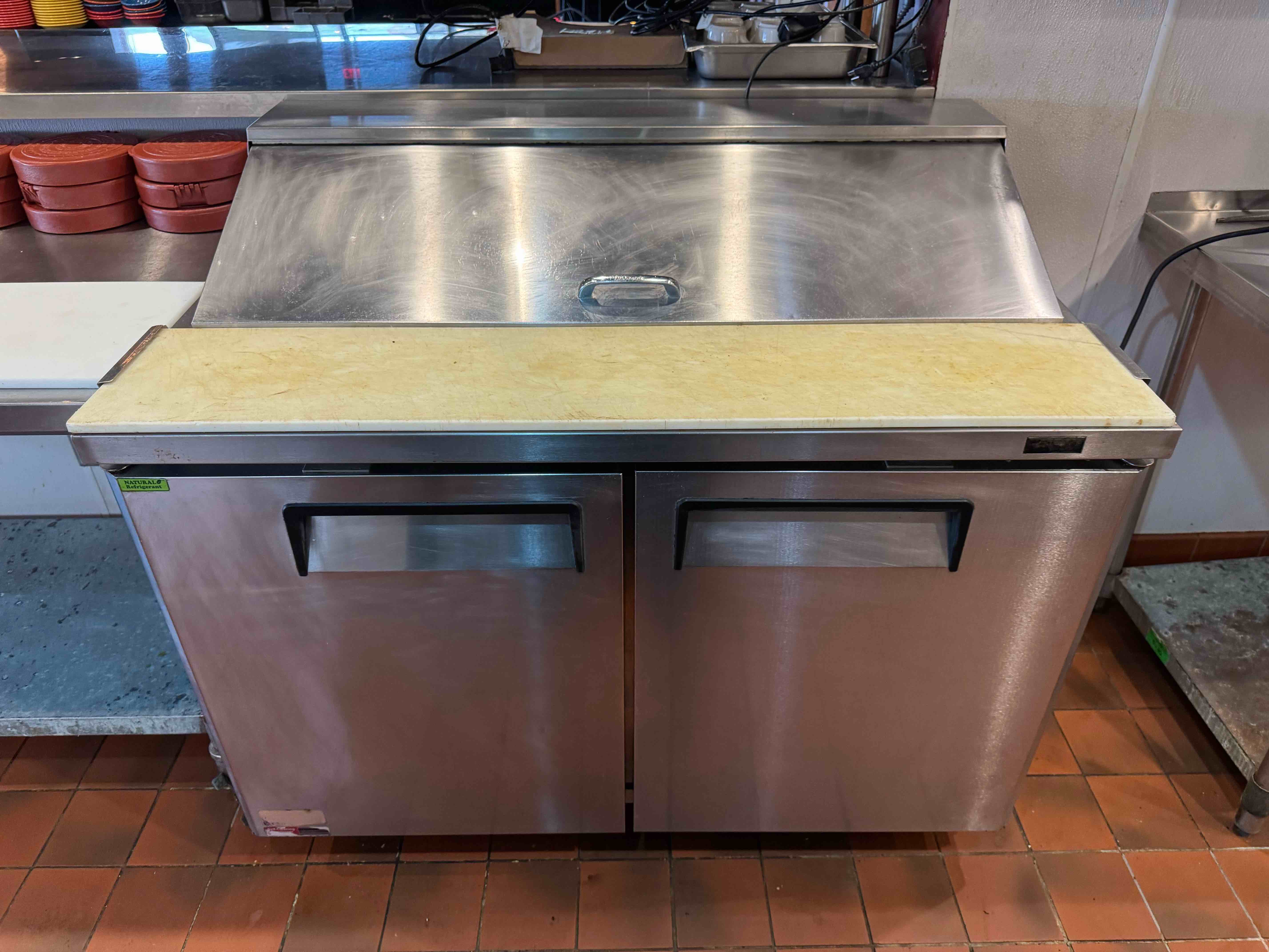 BEVERAGE AIR 48 INCH REFRIGERATED SANDWICH PREP TABLE ON CASTERS 
