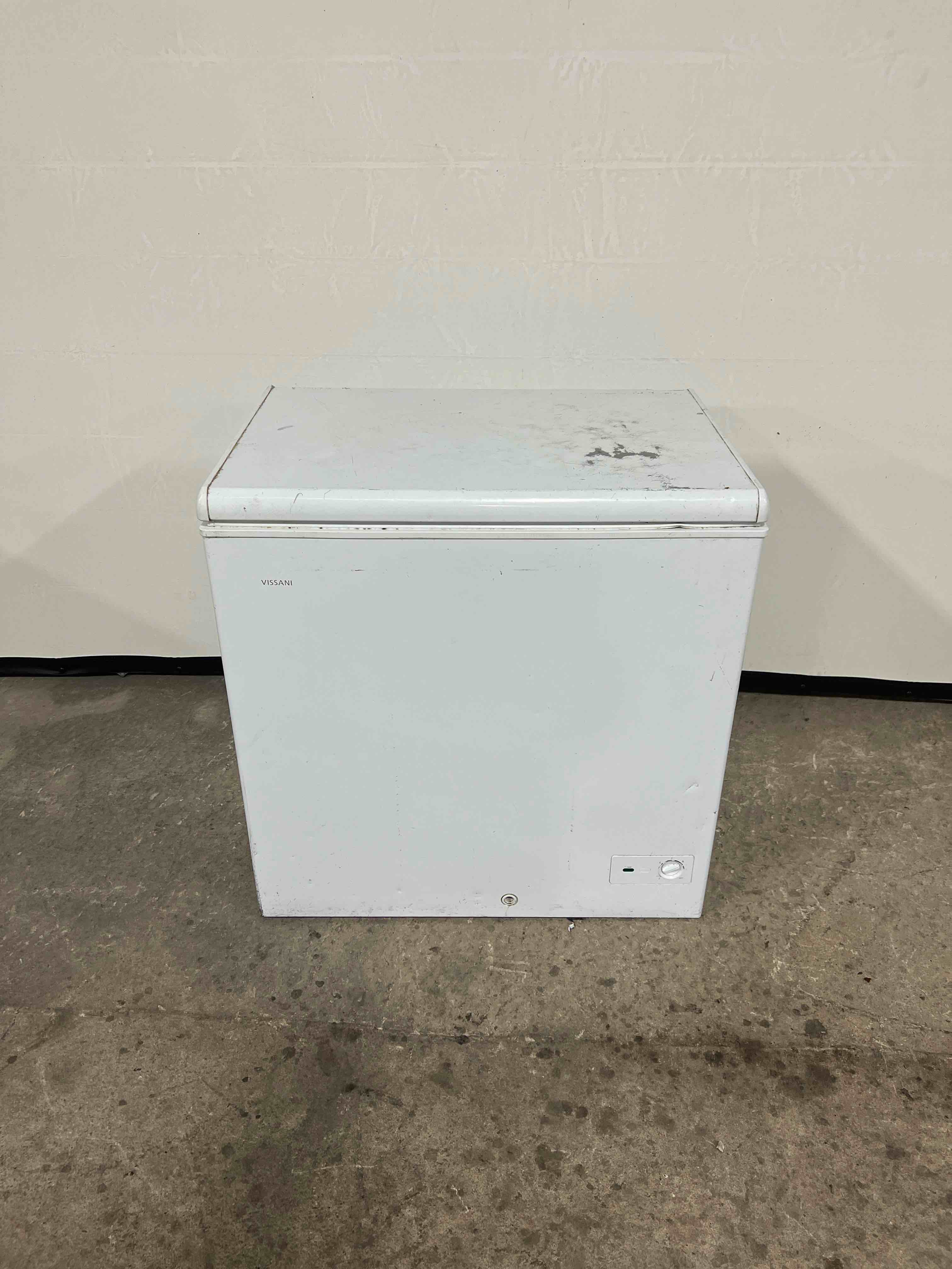 2022 VISSANI 6.9 CUBIC FOOT CHEST FREEZER