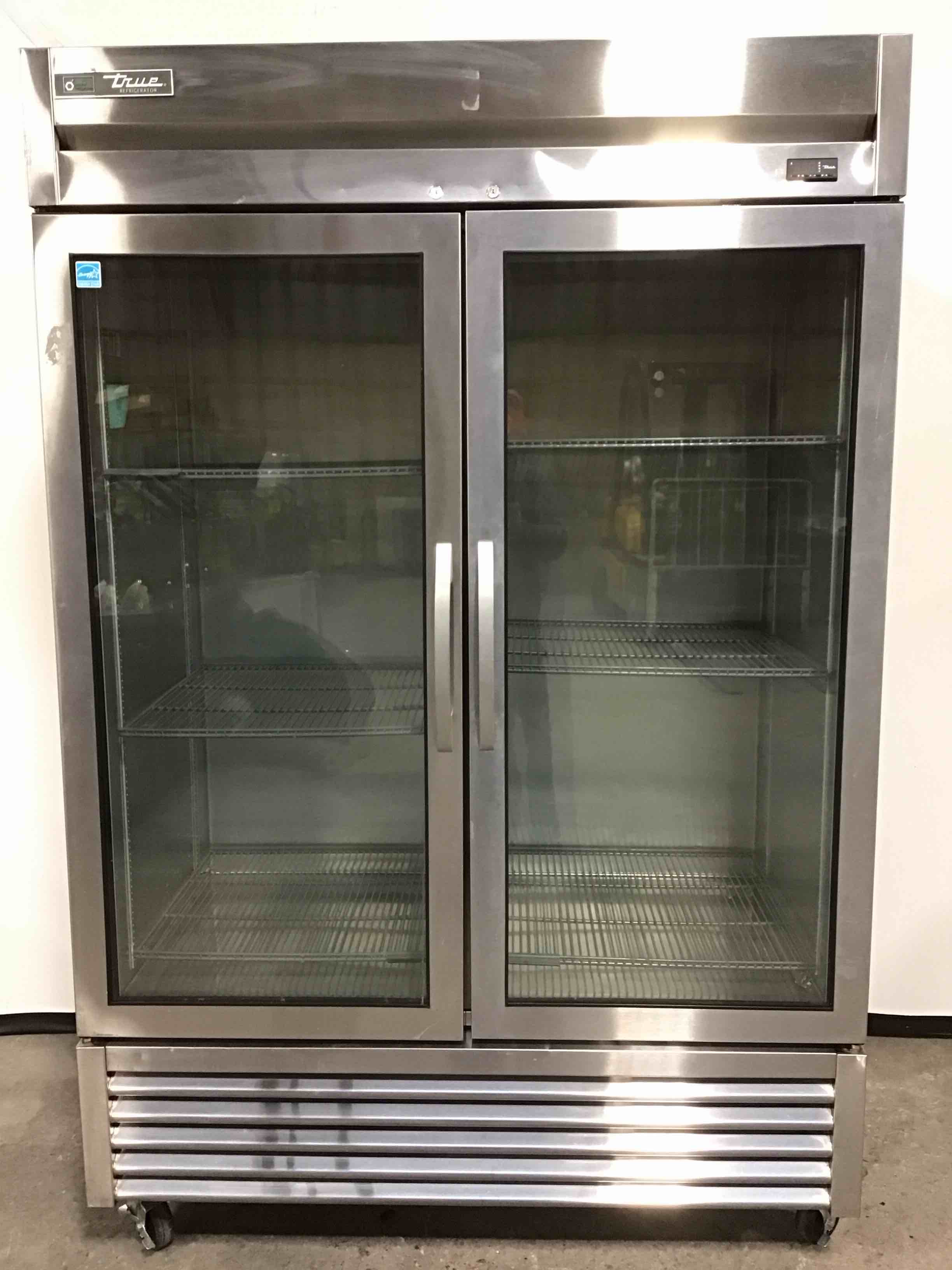 2020 TRUE TWO GLASS DOOR REACH IN REFRIGERATOR ON CASTORS