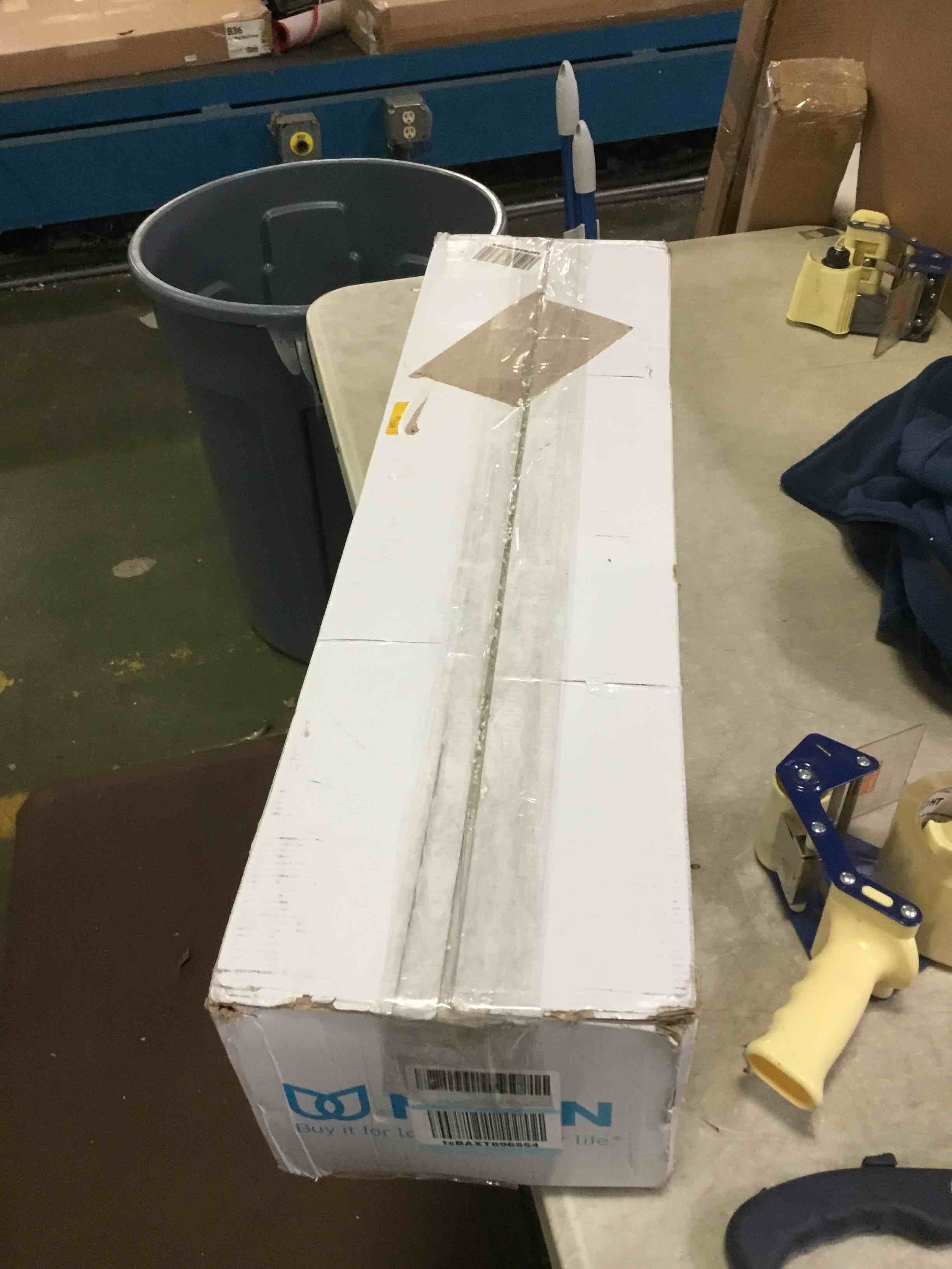 https://s3.amazonaws.com/lotting-images-prod/bidfta/GRN4767955_1684933986777.jpeg