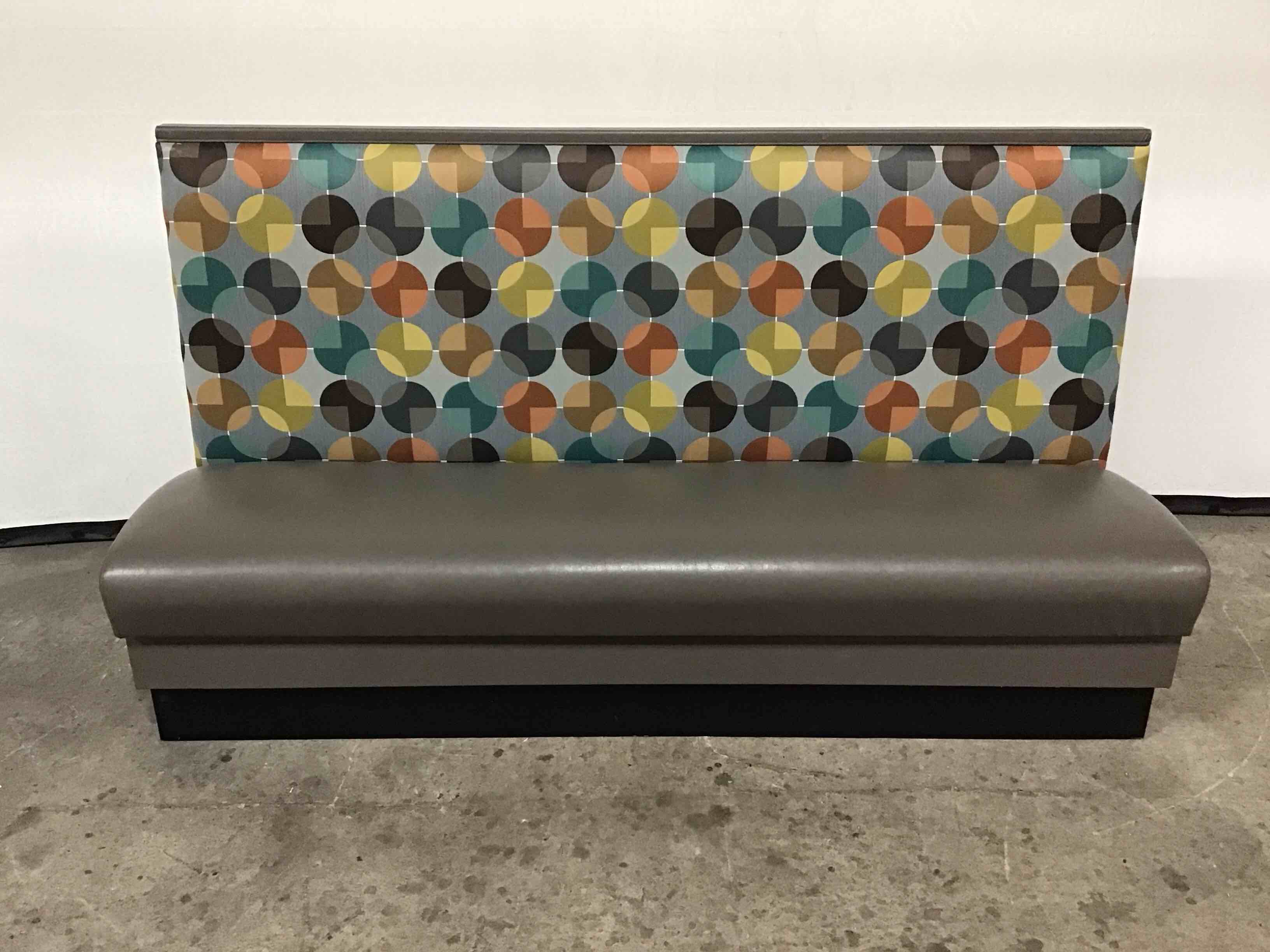 75 INCH DECORATIVE CUSHIONED SINGLE BOOTH 