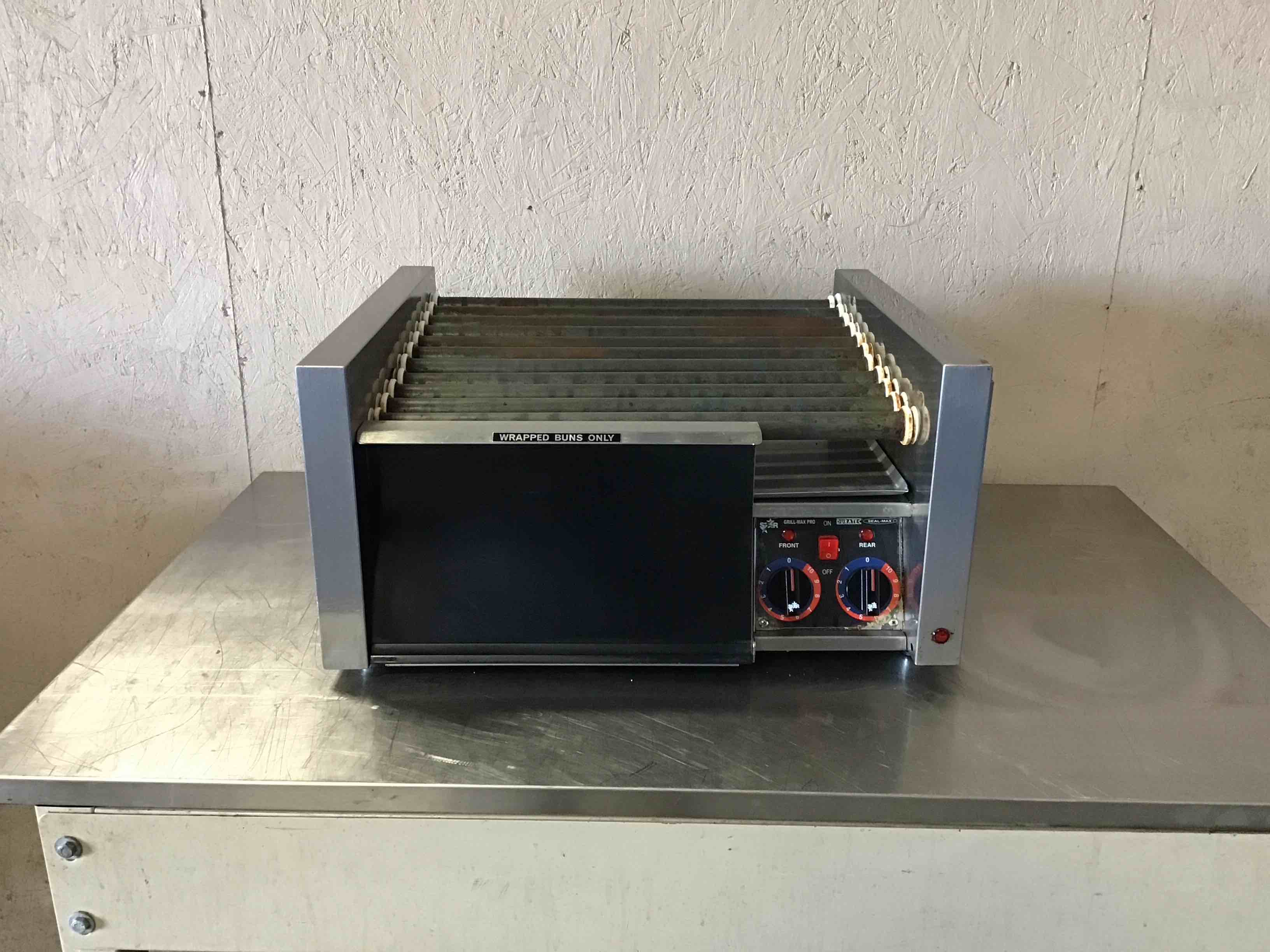 STAR 24 INCH TWO HEAT ZONE 30 HOT DOG ROLLER GRILL WITH BUN DRAWER