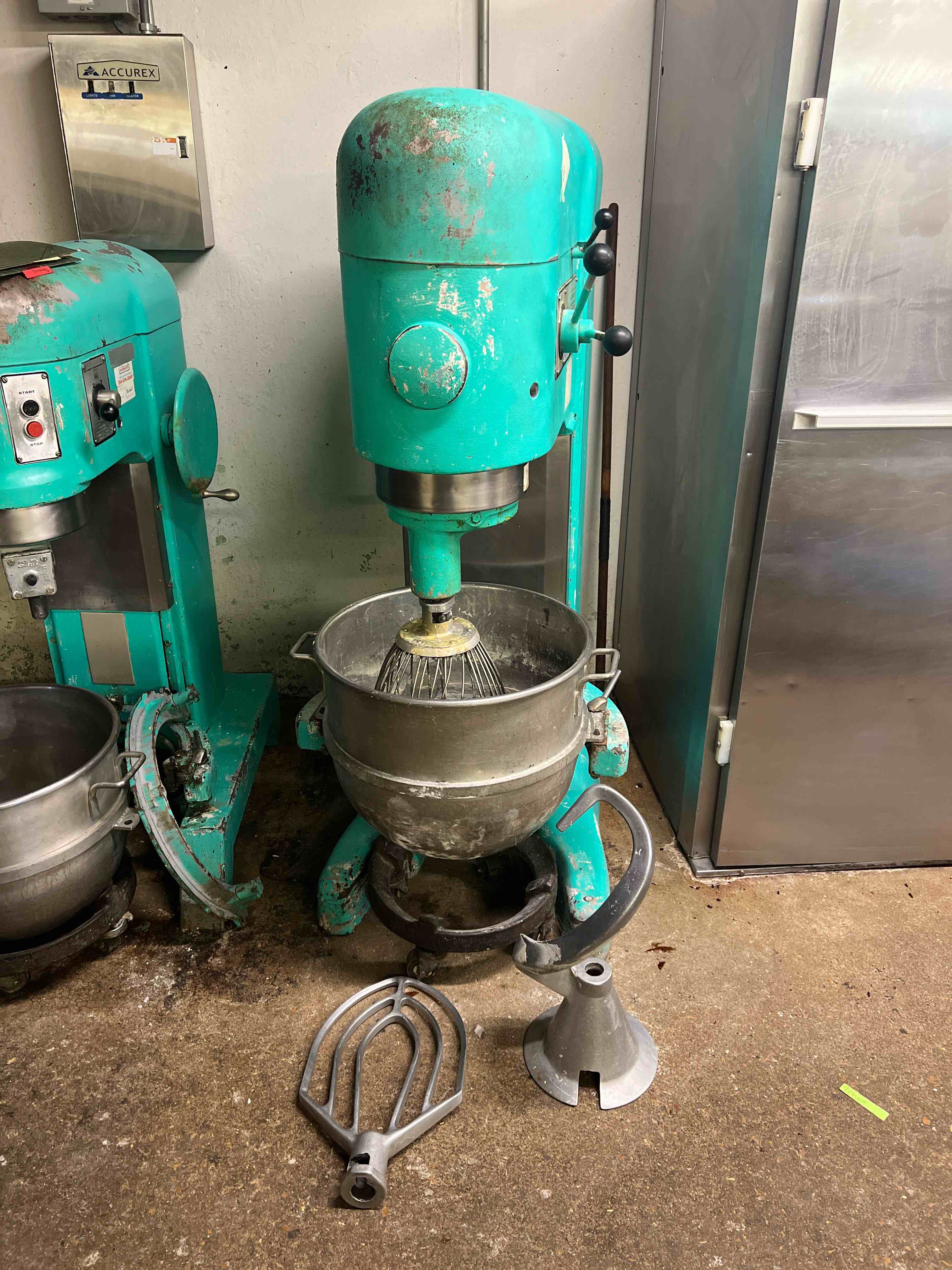 HOBART 80 QT SINGLE PHASE MIXER WITH DOUGH HOOK WHISK PADDLE BOWL AND BOWL DOLLY