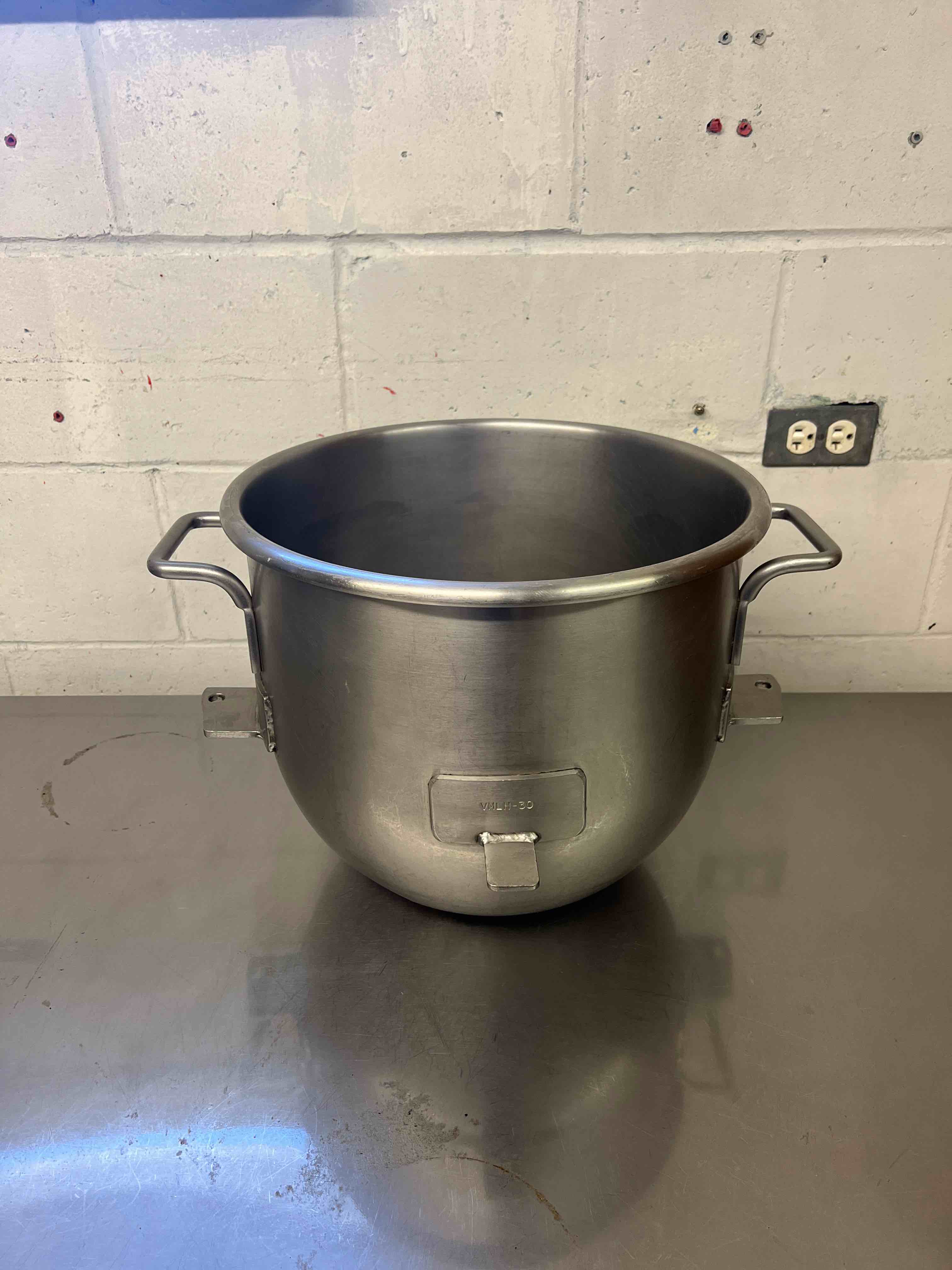 HOBART 30 QT STAINLESS STEEL MIXER BOWL