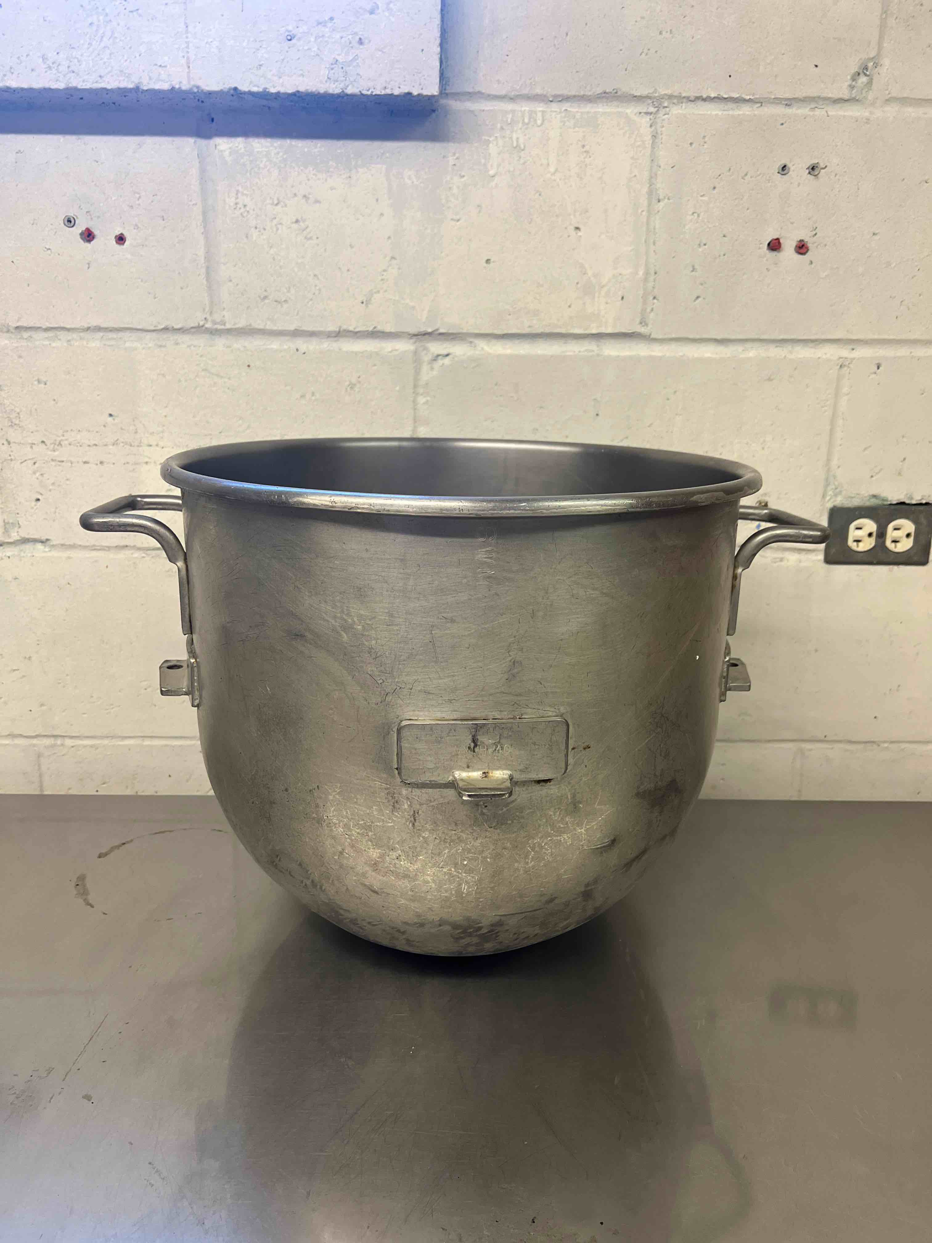HOBART 40 QT STAINLESS STEEL MIXER BOWL