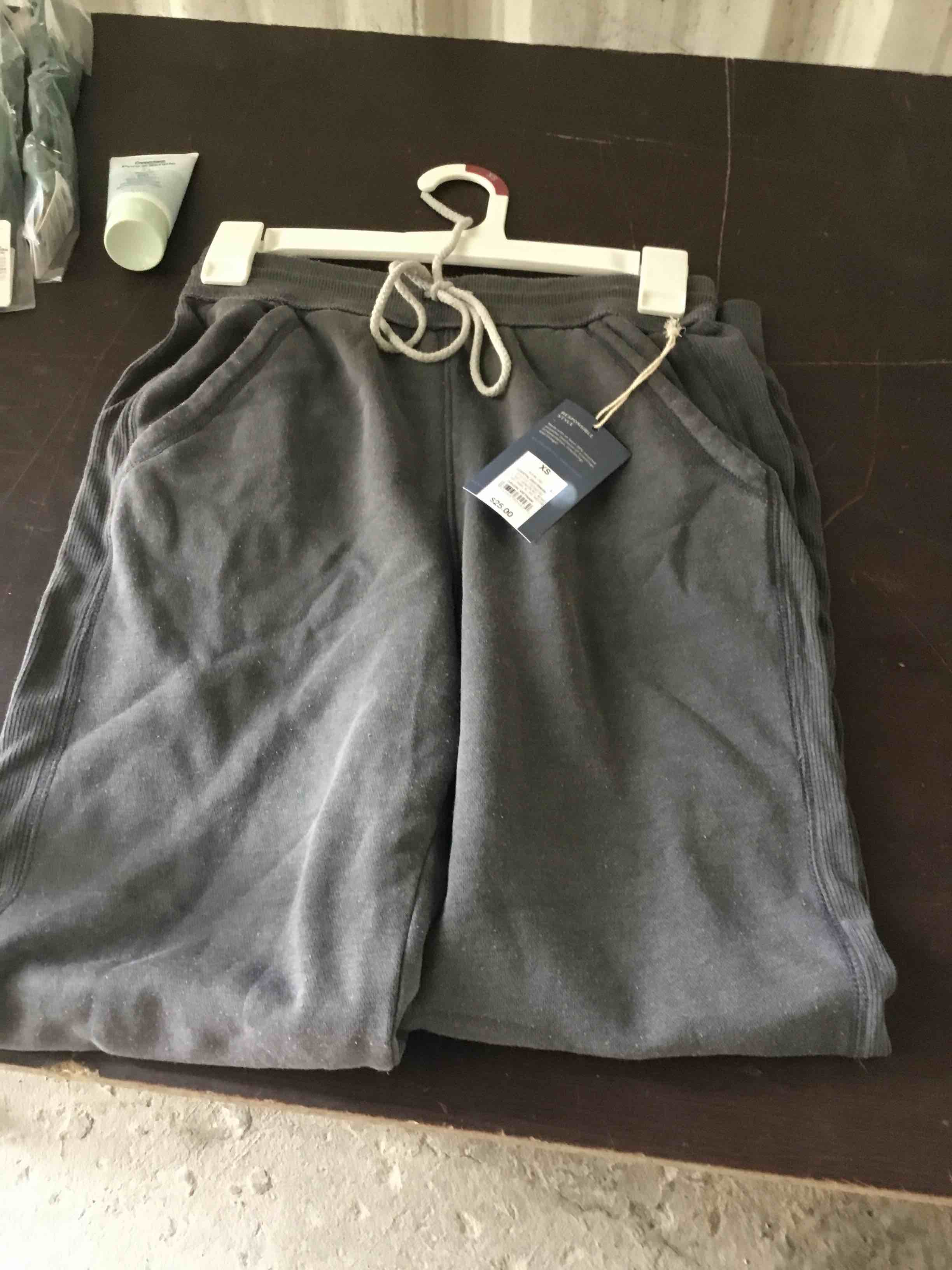 https://s3.amazonaws.com/lotting-images-prod/bidfta/GRN4778962_1692128865416.jpeg