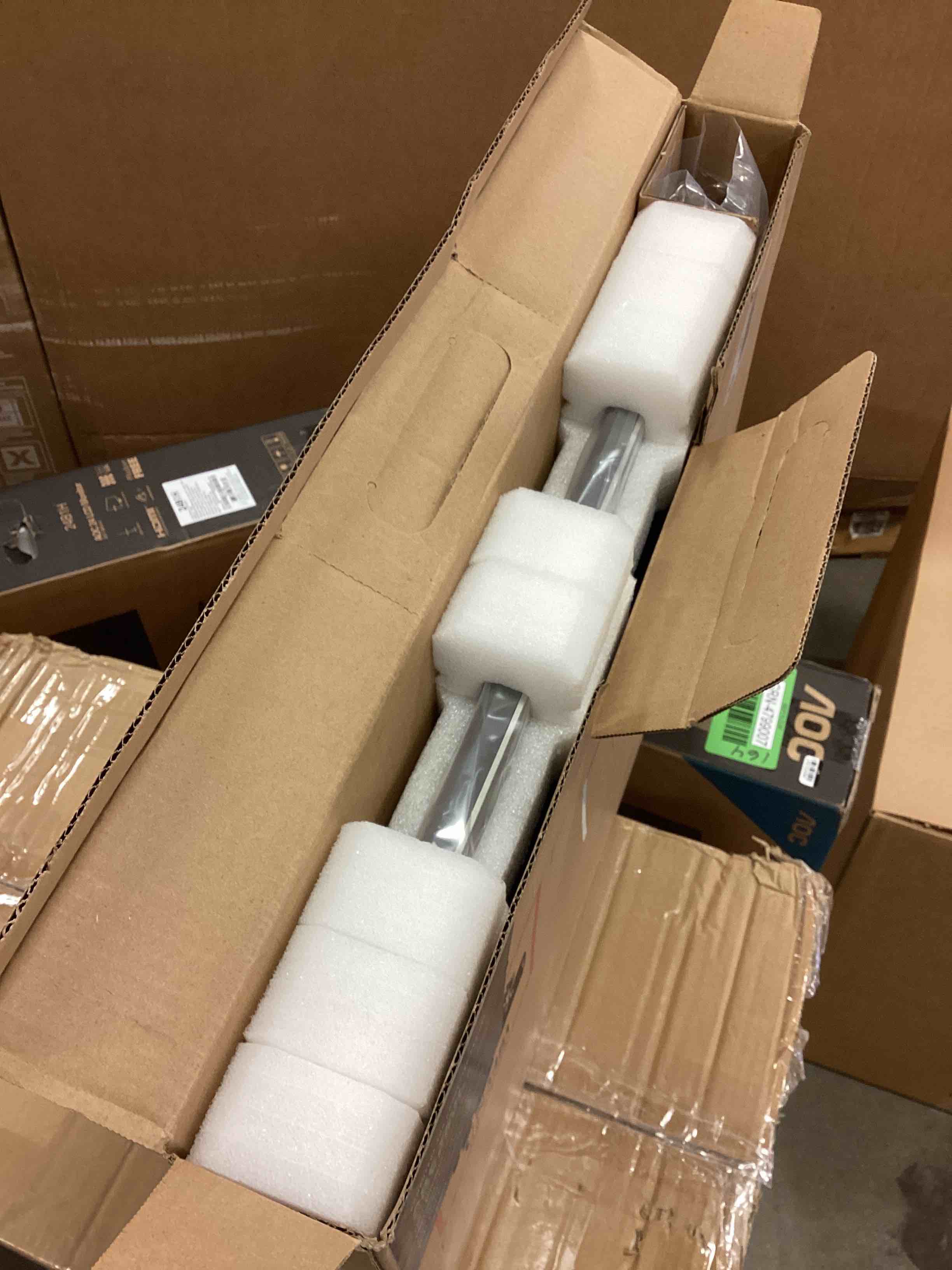 https://s3.amazonaws.com/lotting-images-prod/bidfta/GRN4799013_1692798499420.jpeg