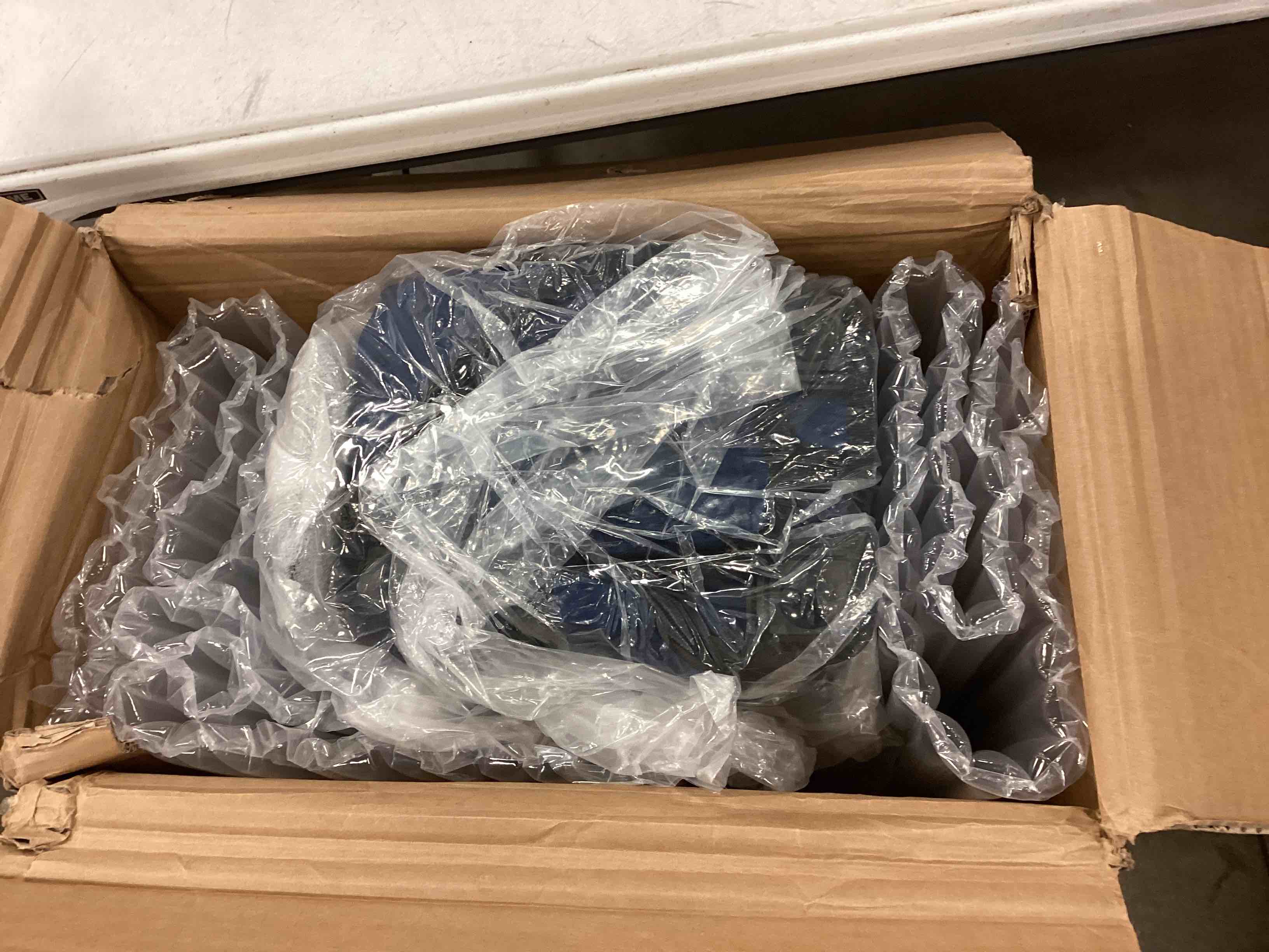 https://s3.amazonaws.com/lotting-images-prod/bidfta/GRN4799358_1693316453337.jpeg