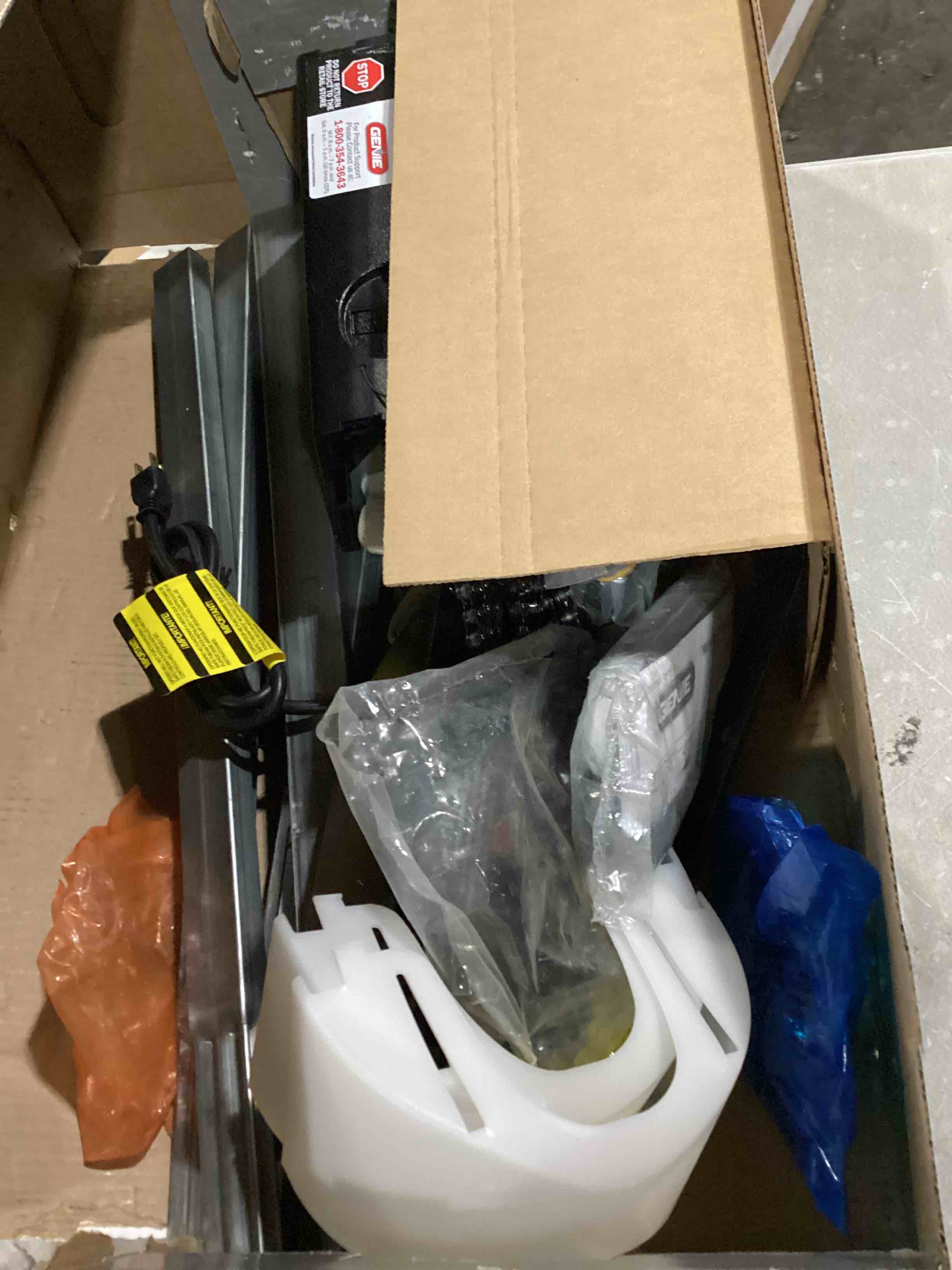 https://s3.amazonaws.com/lotting-images-prod/bidfta/GRN4825185_1721993645322.jpeg