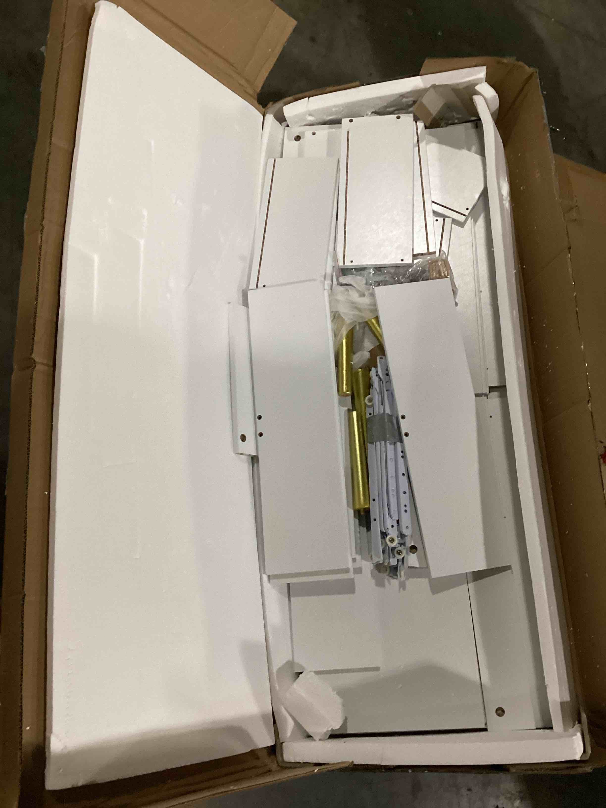 https://s3.amazonaws.com/lotting-images-prod/bidfta/GRN4826624_1721673903980.jpeg
