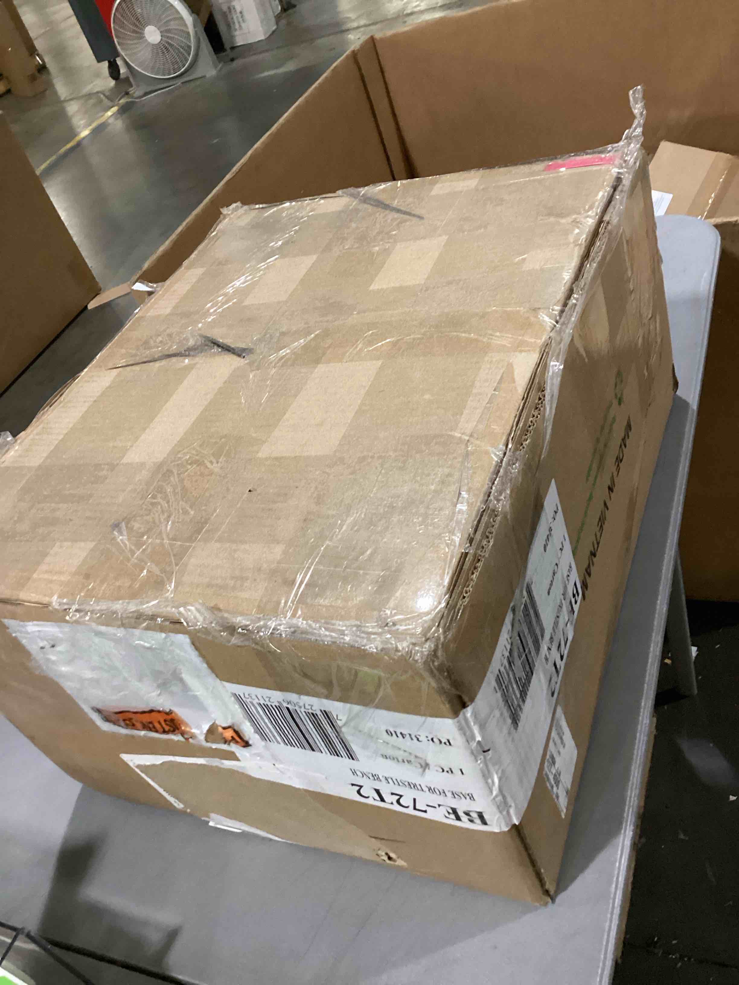 https://s3.amazonaws.com/lotting-images-prod/bidfta/GRN4826903_1721848233377.jpeg
