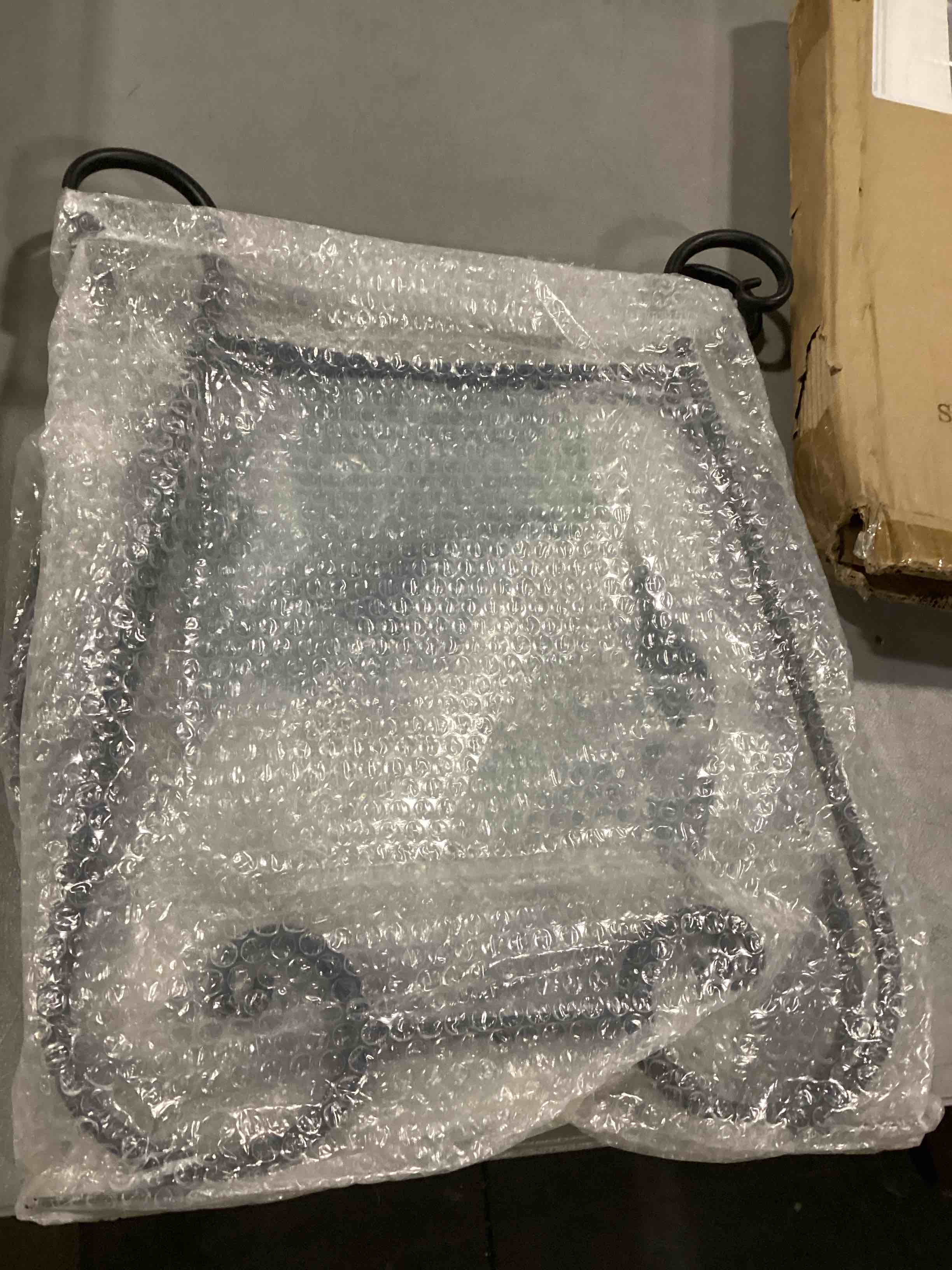 https://s3.amazonaws.com/lotting-images-prod/bidfta/GRN4827120_1722256060803.jpeg