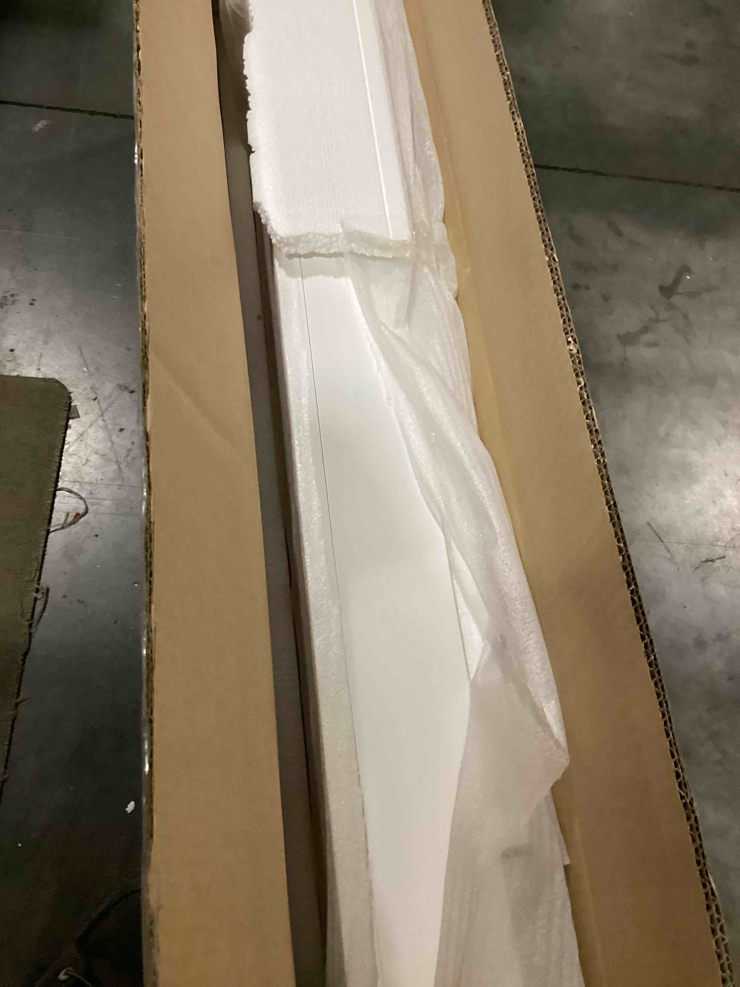 https://s3.amazonaws.com/lotting-images-prod/bidfta/GRN4827313_1722433643923.jpeg