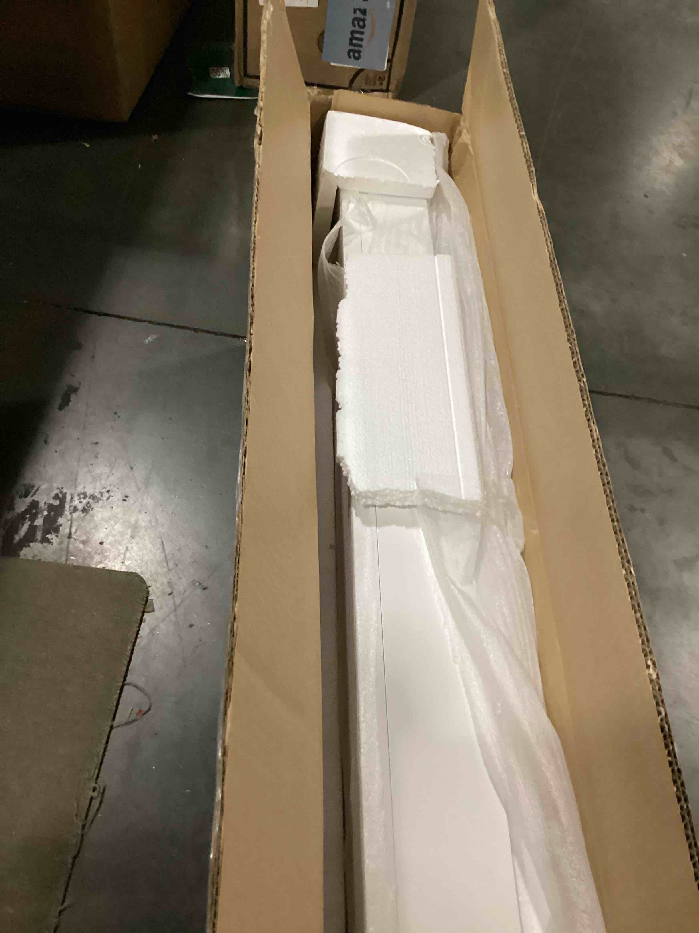 https://s3.amazonaws.com/lotting-images-prod/bidfta/GRN4827313_1722433644944.jpeg