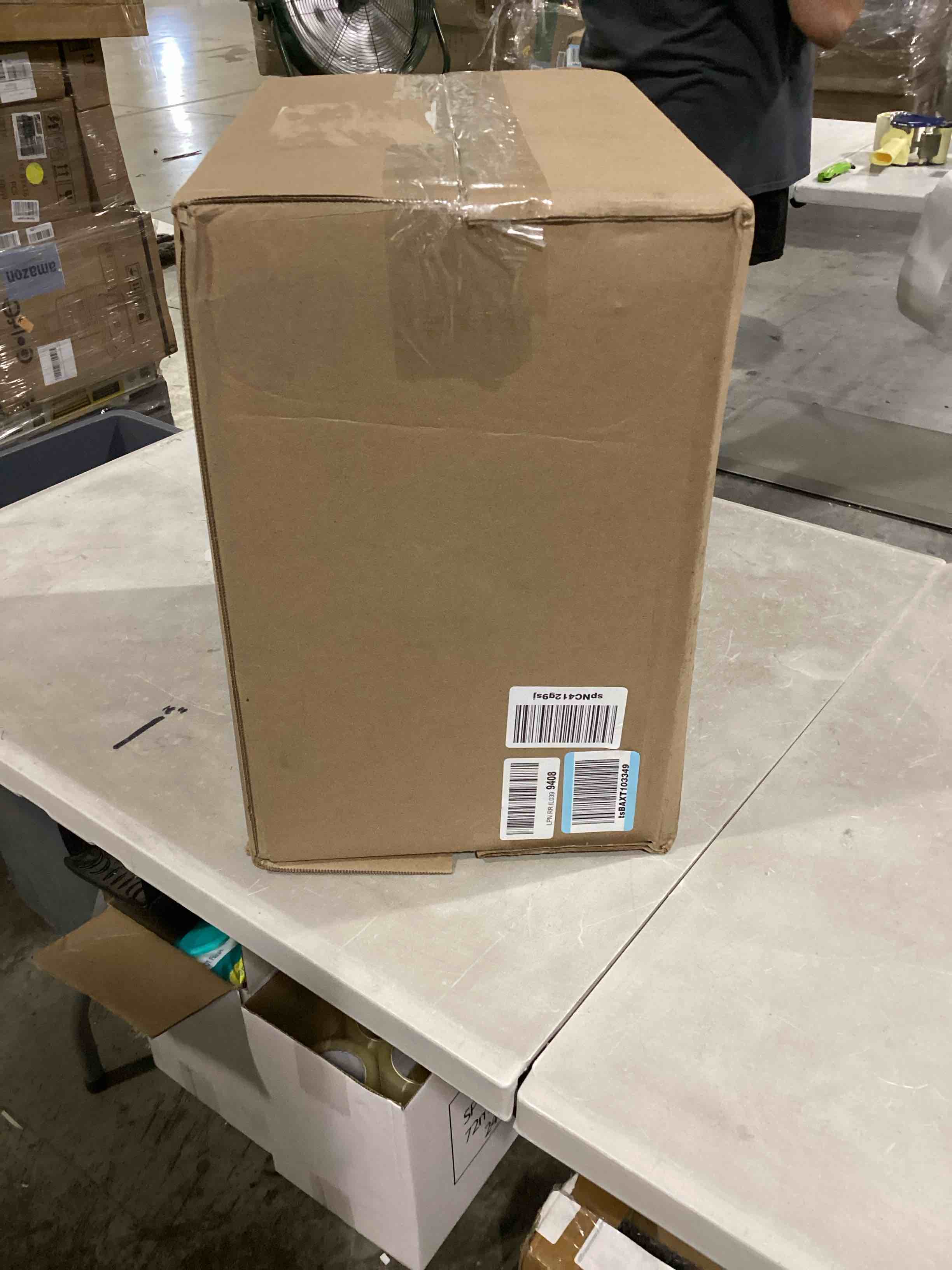 https://s3.amazonaws.com/lotting-images-prod/bidfta/GRN4827676_1720025771959.jpeg