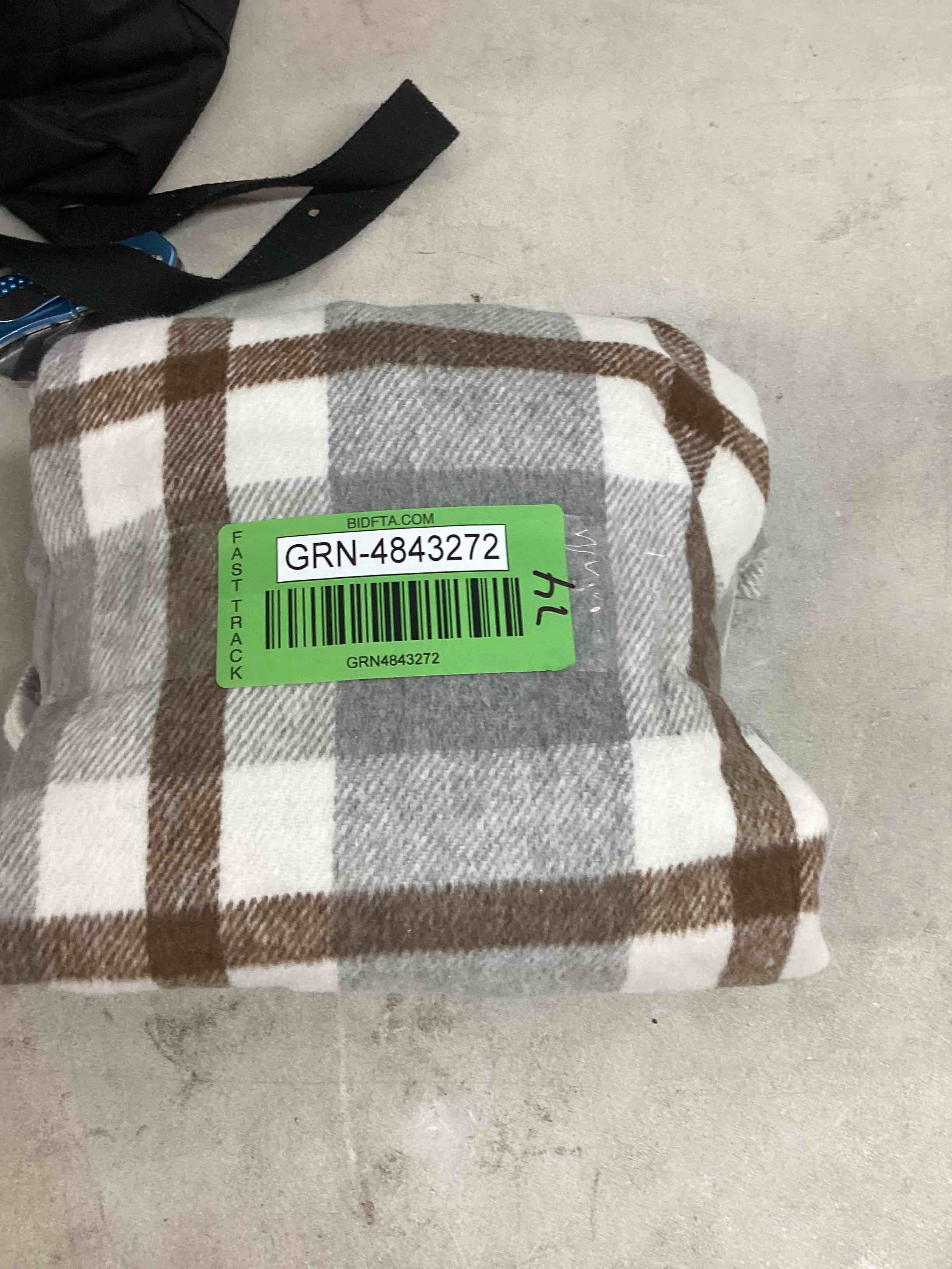 https://s3.amazonaws.com/lotting-images-prod/bidfta/GRN4843272_1689206724600.jpeg