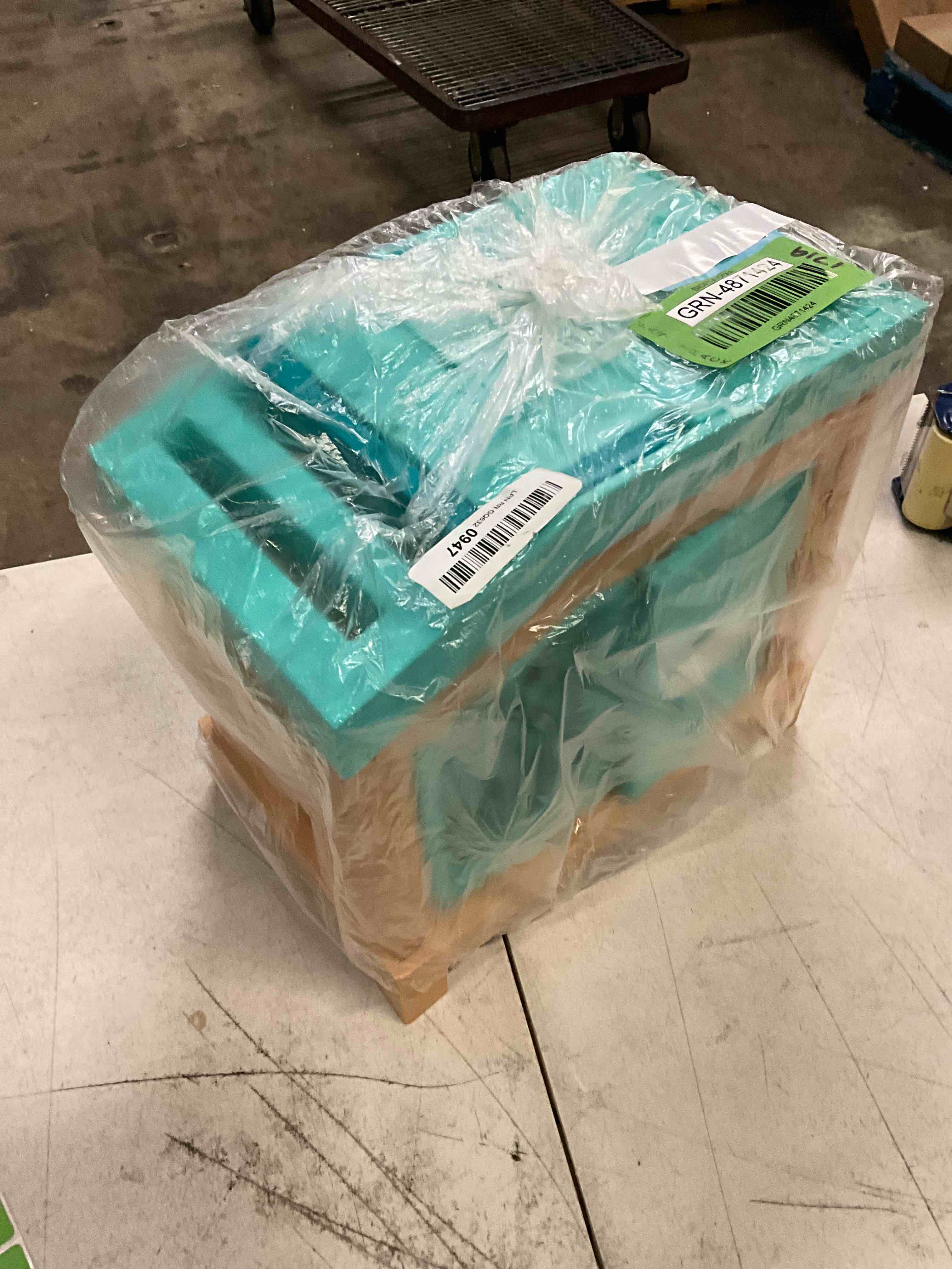 https://s3.amazonaws.com/lotting-images-prod/bidfta/GRN4871424_1693419879652.jpeg