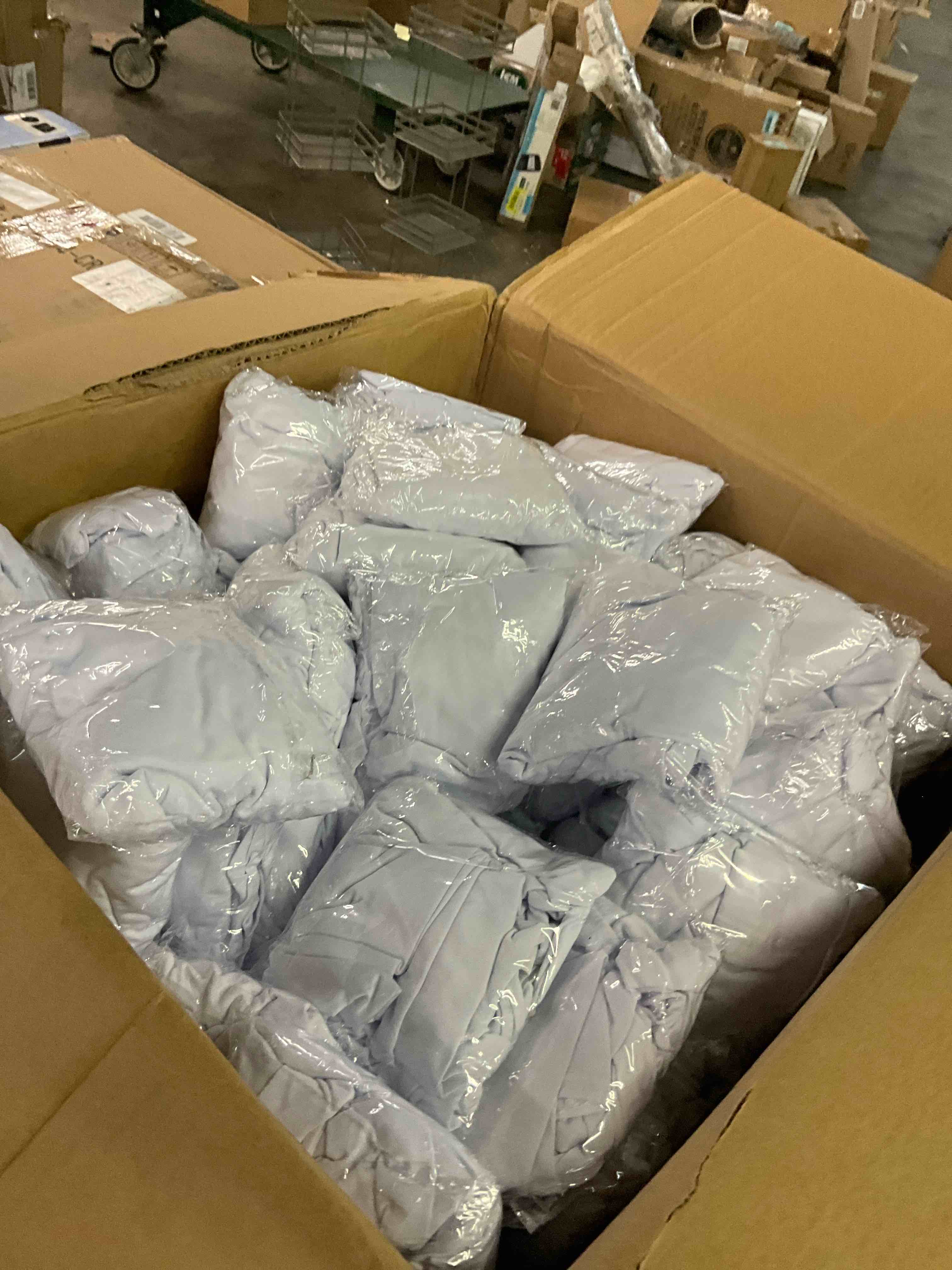 https://s3.amazonaws.com/lotting-images-prod/bidfta/GRN4872696_1703691874074.jpeg