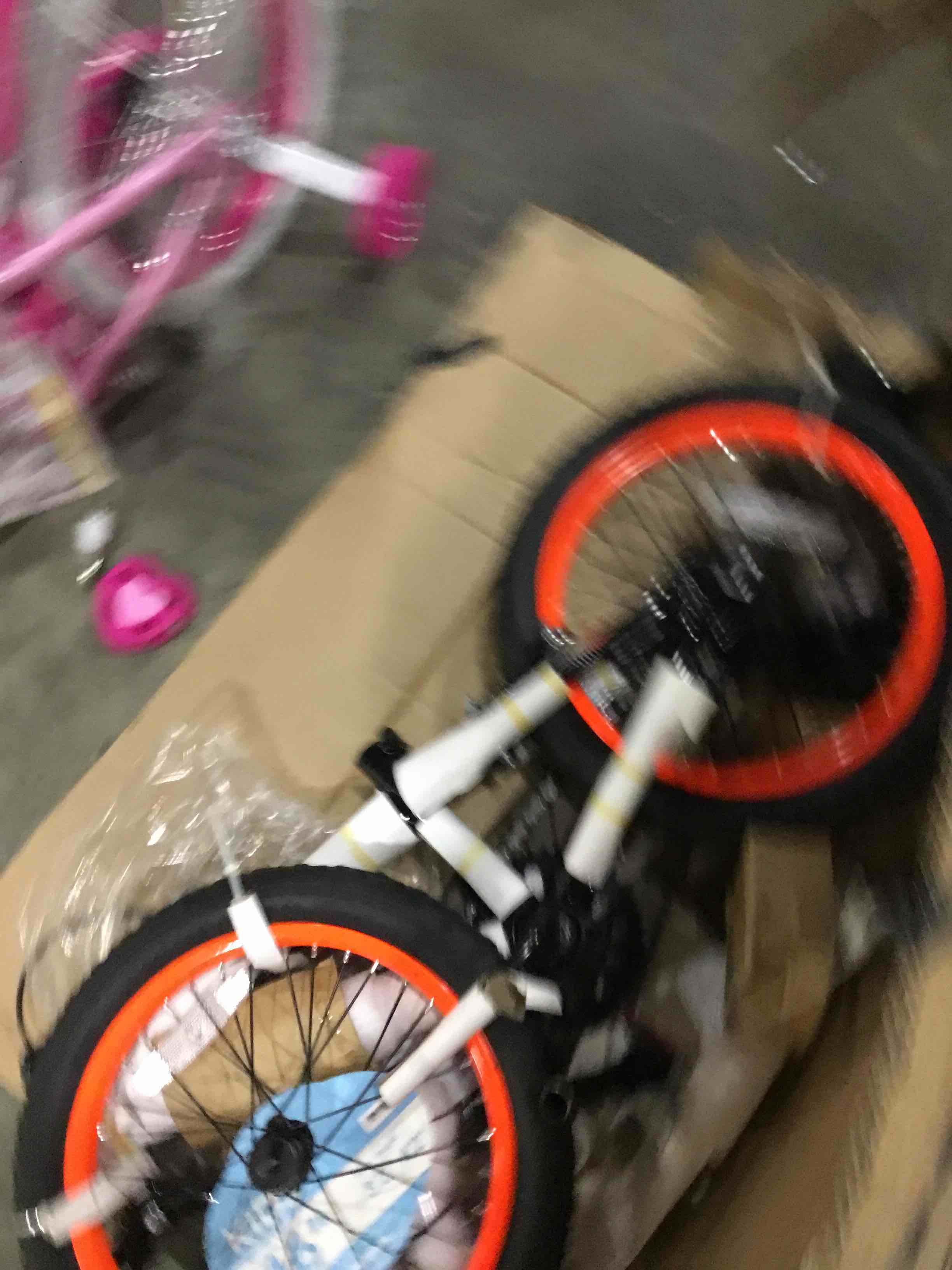 https://s3.amazonaws.com/lotting-images-prod/bidfta/GRN4892703_1692820284256.jpeg