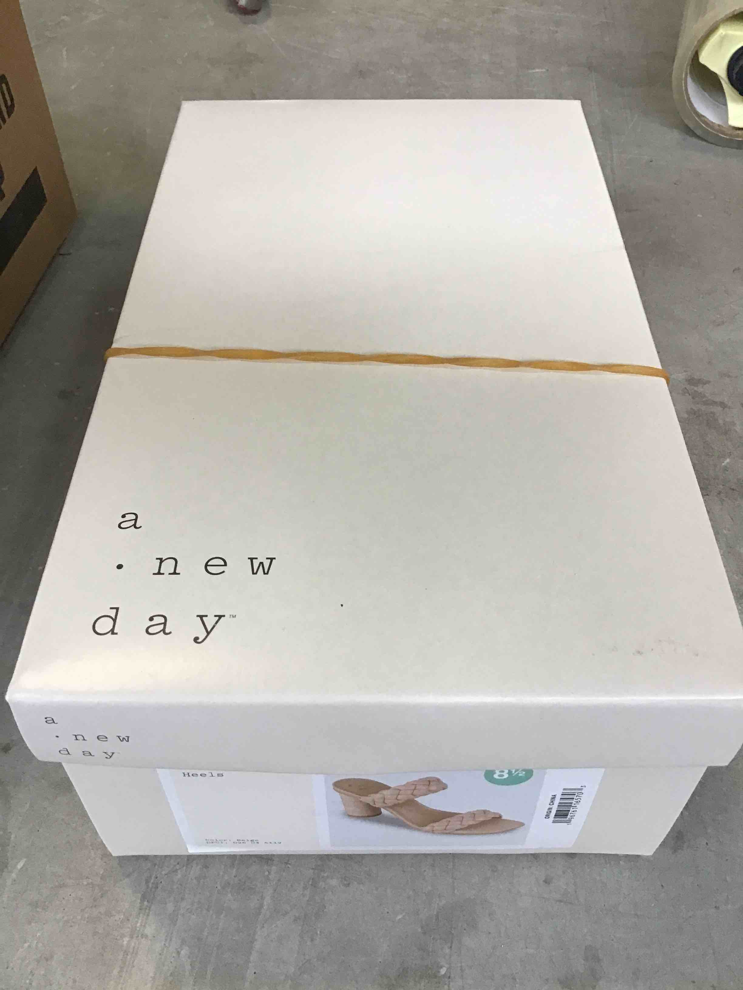 https://s3.amazonaws.com/lotting-images-prod/bidfta/GRN4919925_1695654777655.jpeg