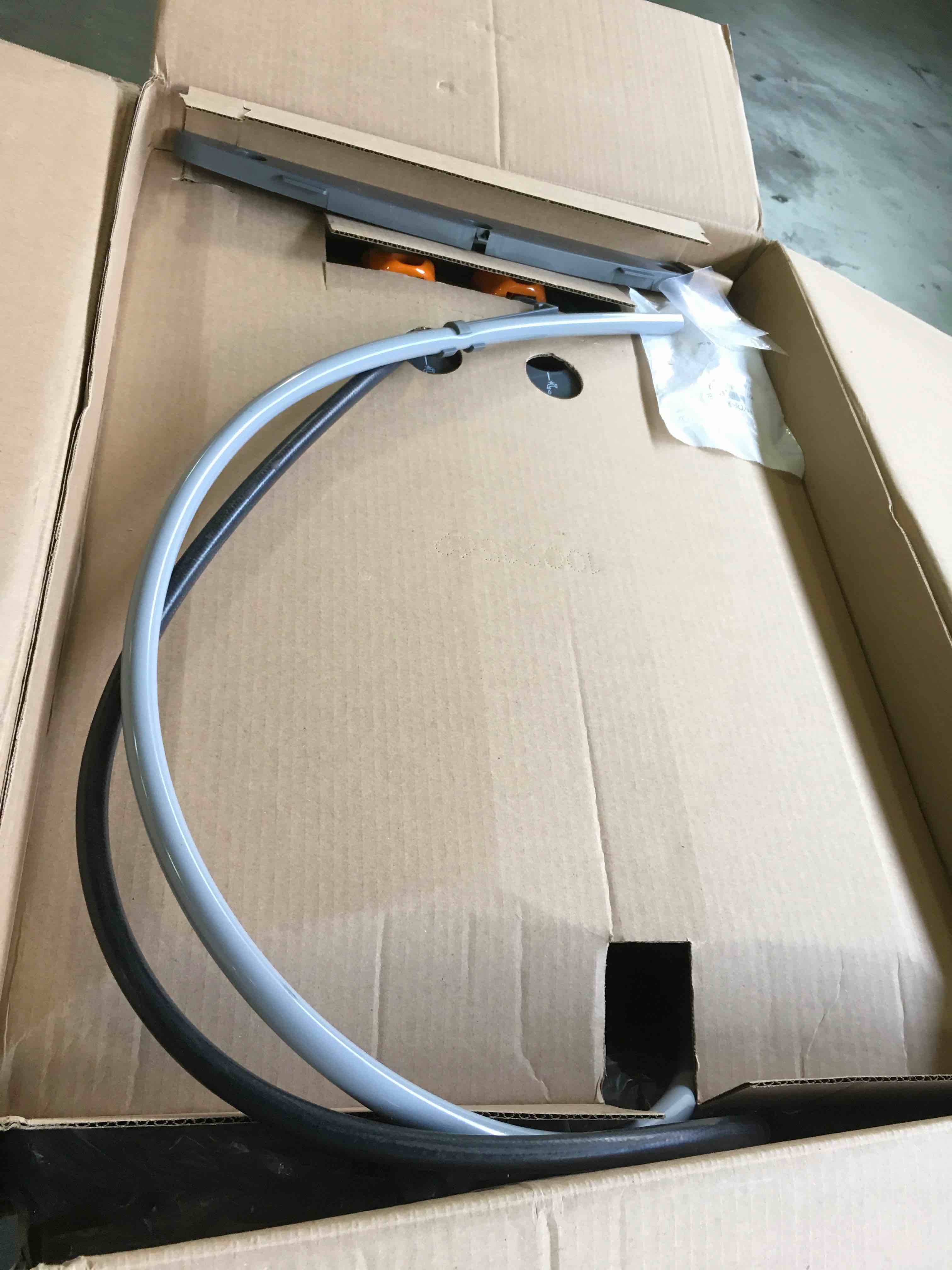 https://s3.amazonaws.com/lotting-images-prod/bidfta/GRN4922376_1695845382332.jpeg