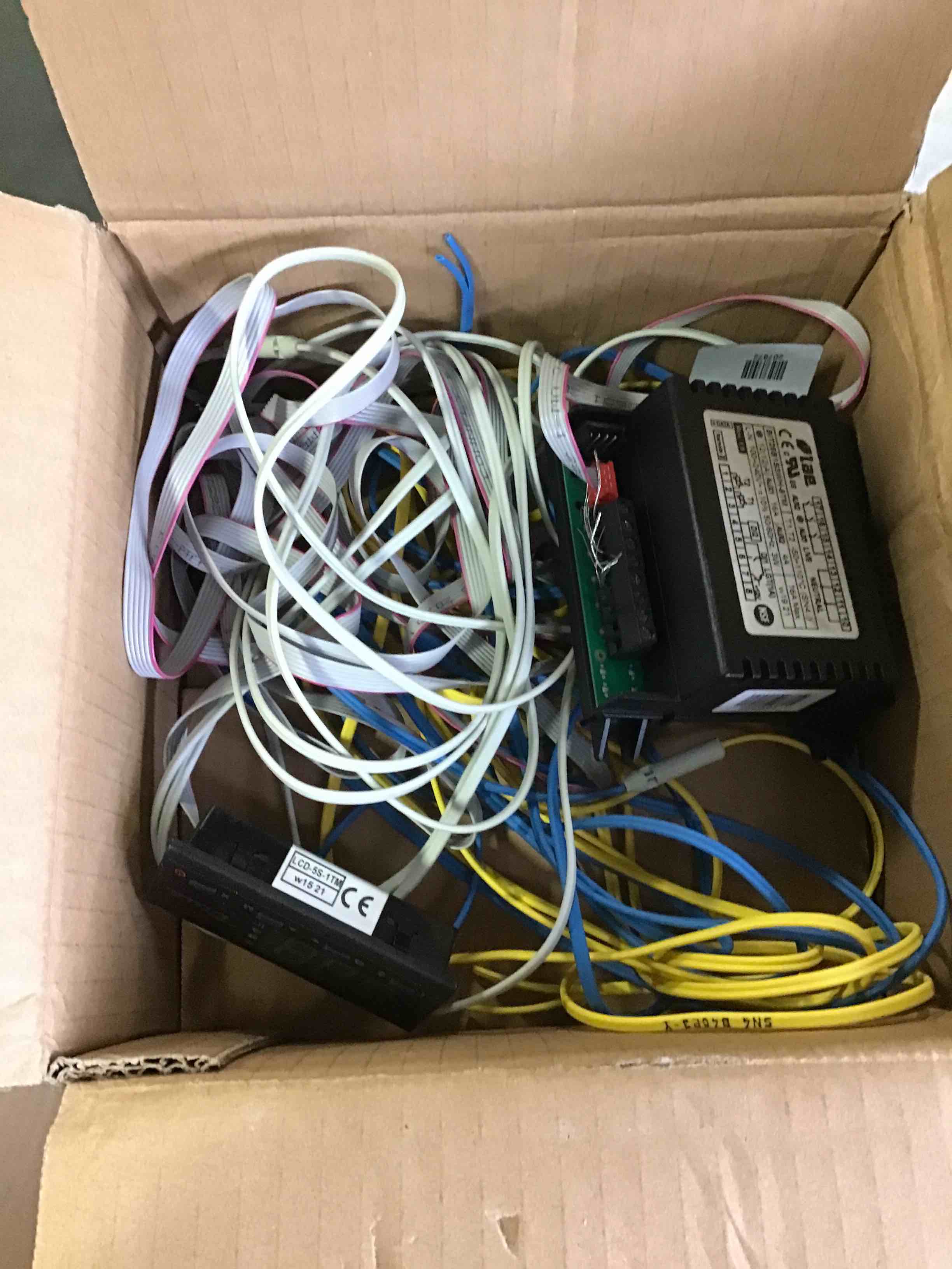 https://s3.amazonaws.com/lotting-images-prod/bidfta/GRN4923022_1696510001557.jpeg