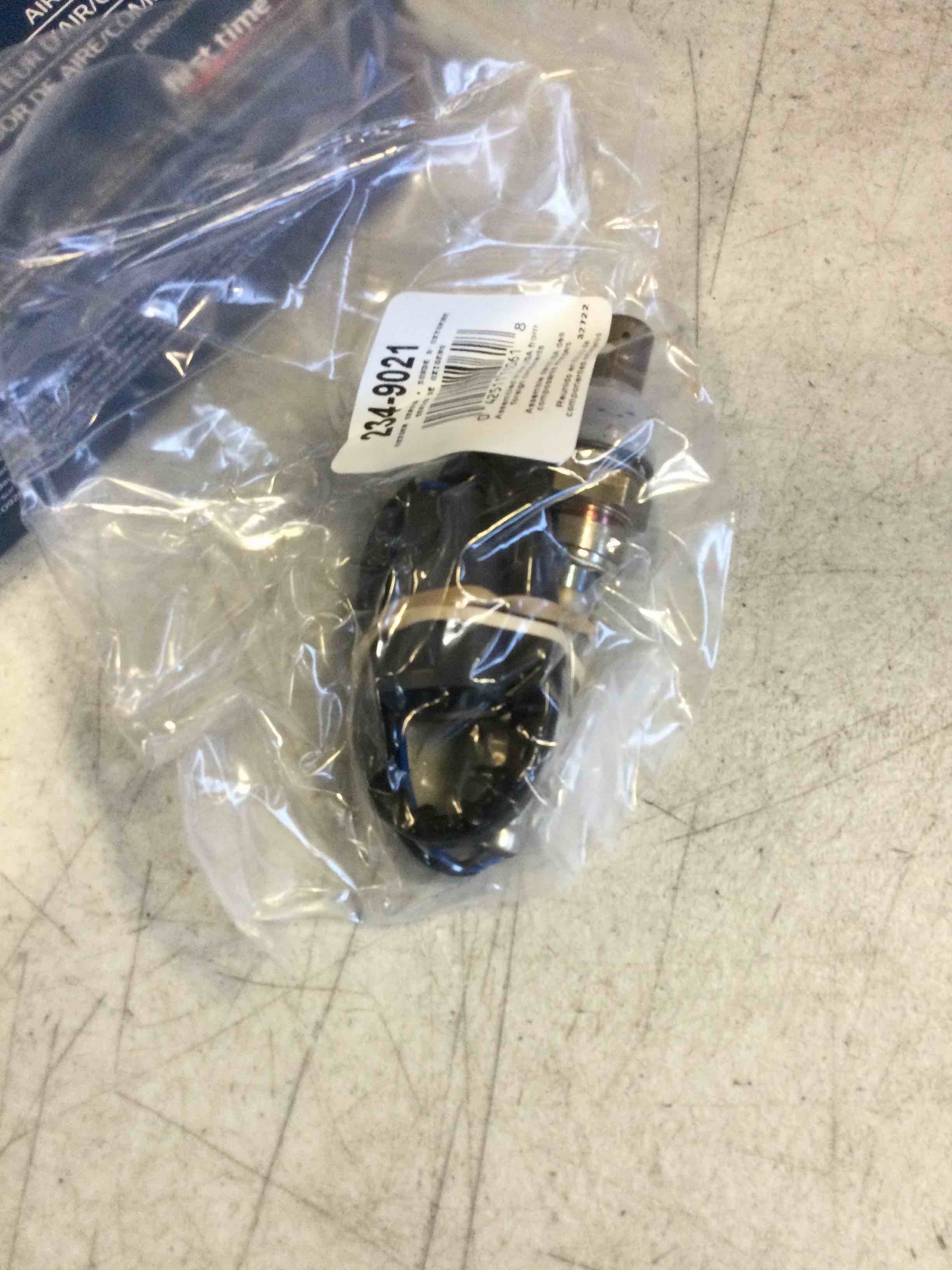 https://s3.amazonaws.com/lotting-images-prod/bidfta/GRN4940011_1702568405330.jpeg