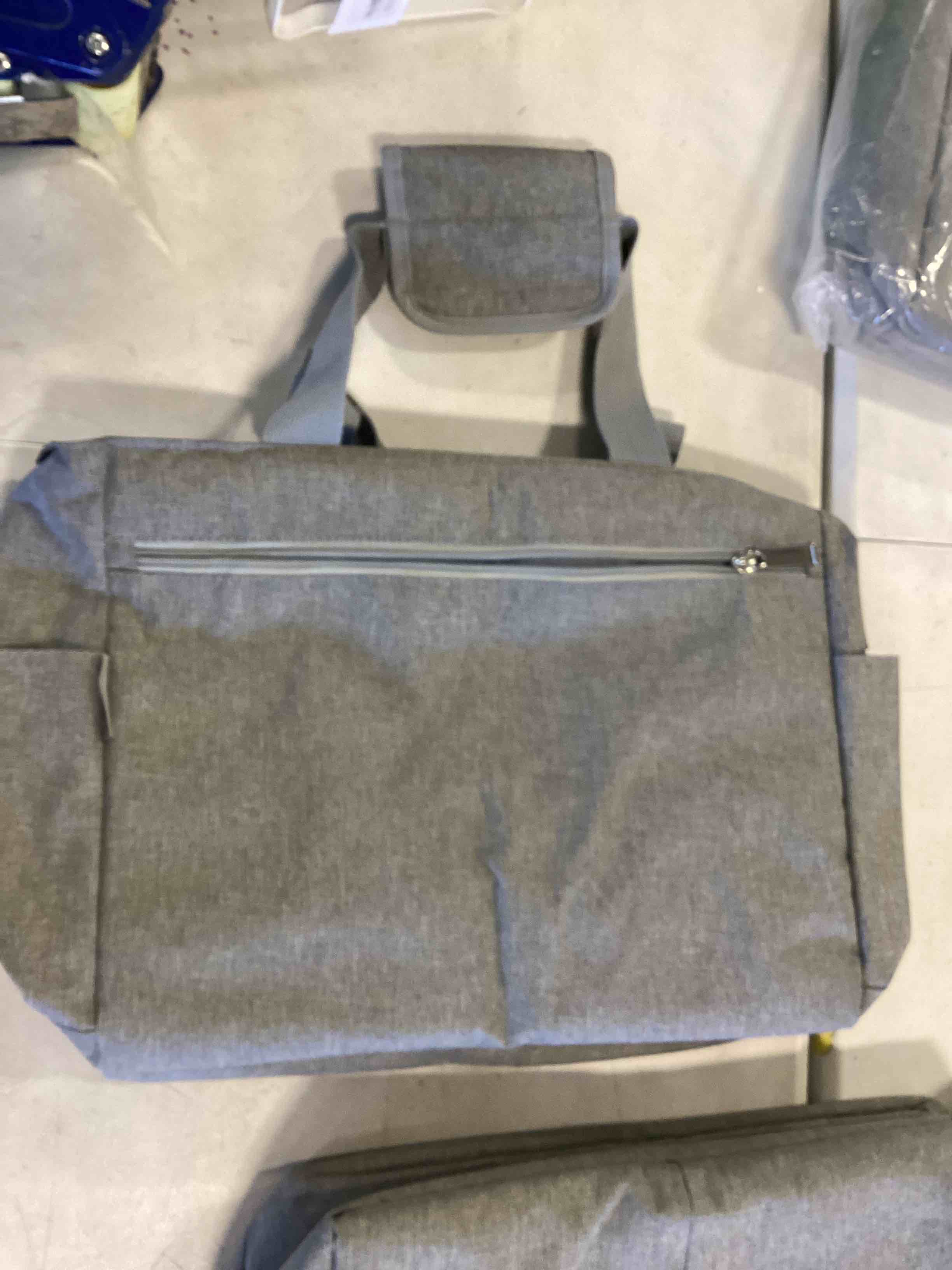 https://s3.amazonaws.com/lotting-images-prod/bidfta/GRN4945163_1703692220582.jpeg