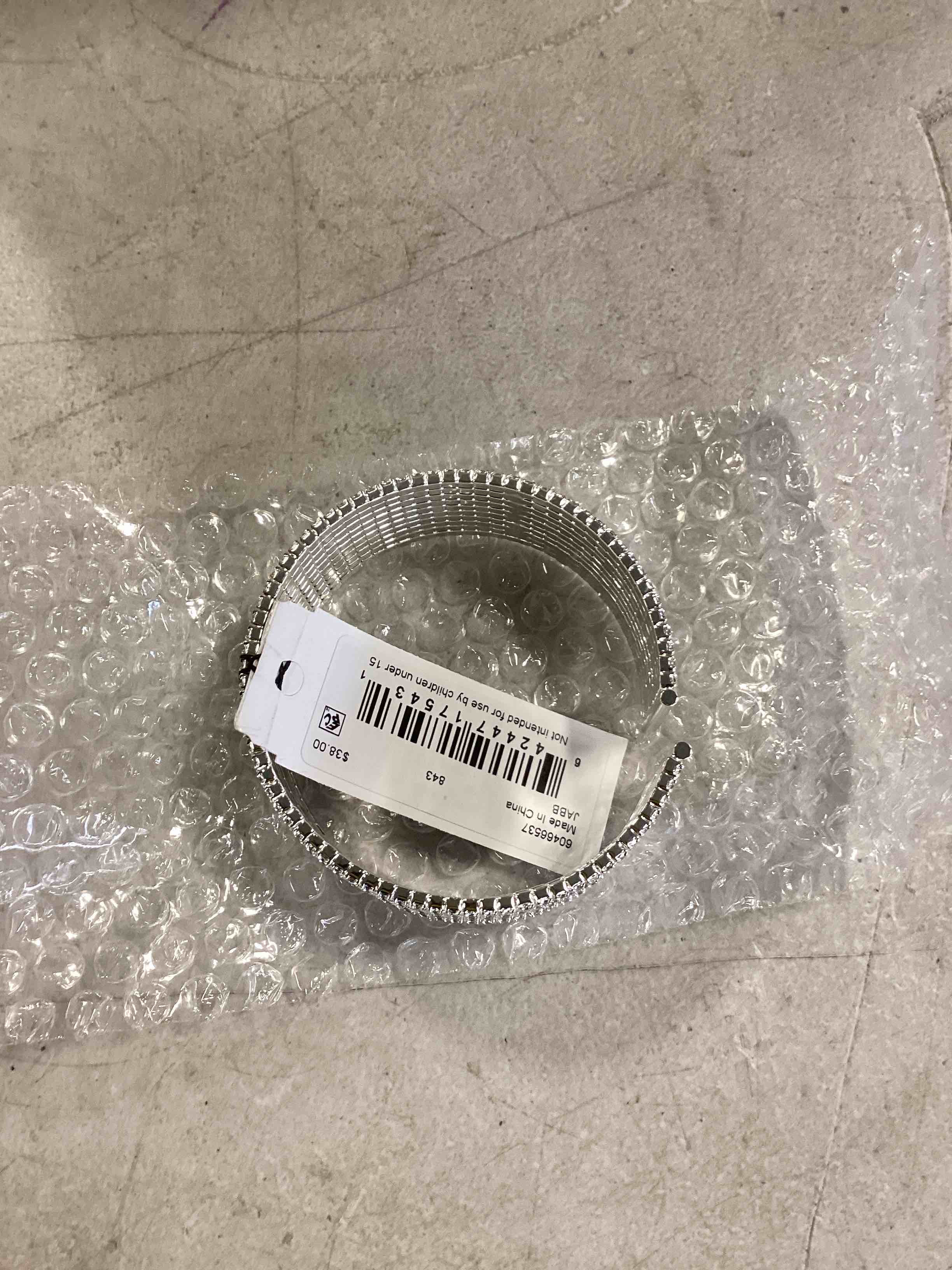 https://s3.amazonaws.com/lotting-images-prod/bidfta/GRN4945753_1703955243534.jpeg