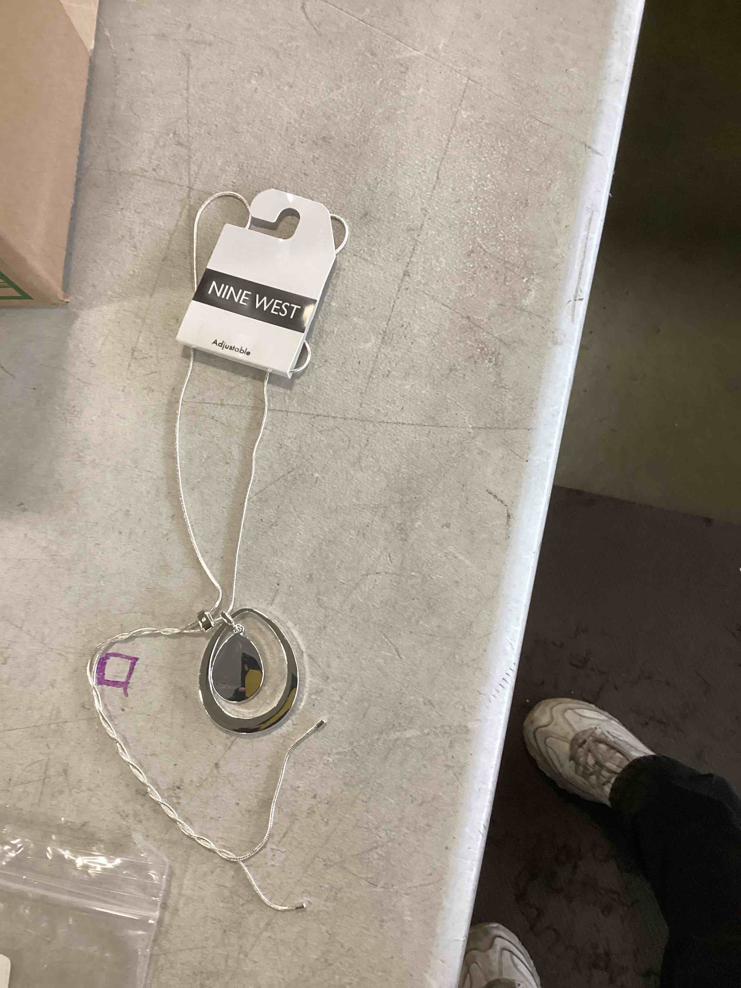 https://s3.amazonaws.com/lotting-images-prod/bidfta/GRN4945757_1703957496453.jpeg
