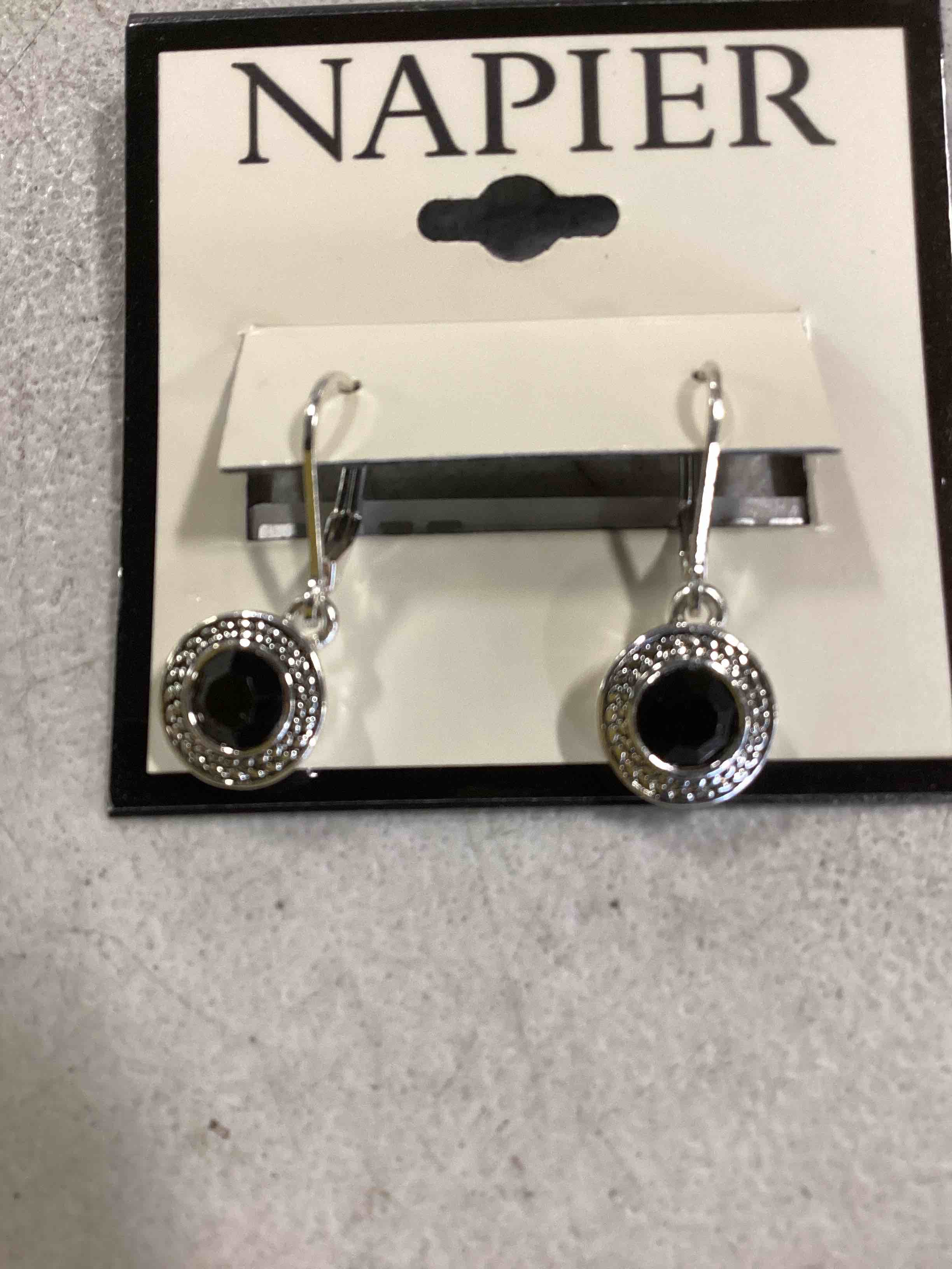 https://s3.amazonaws.com/lotting-images-prod/bidfta/GRN4945776_1703960697449.jpeg