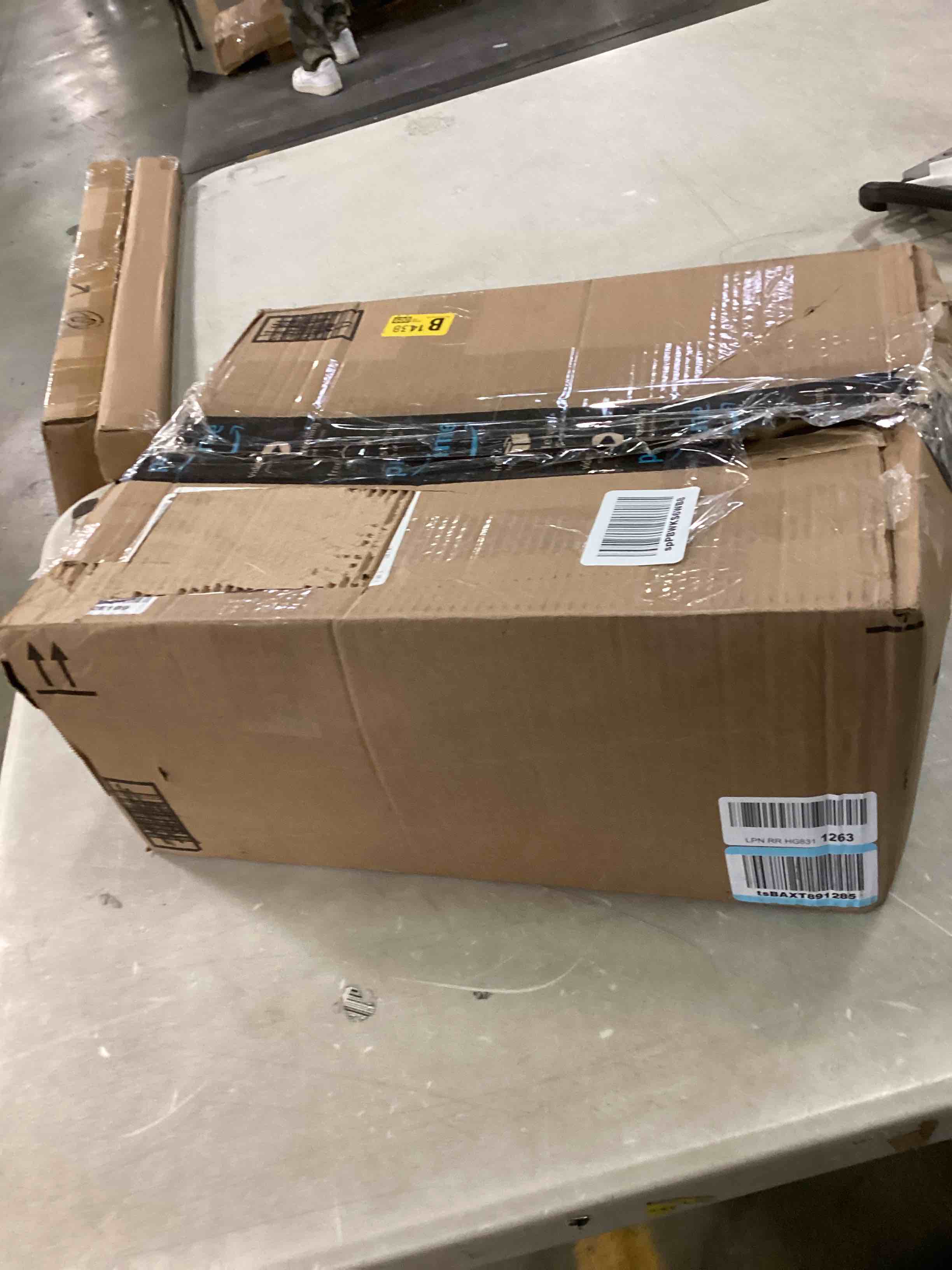 https://s3.amazonaws.com/lotting-images-prod/bidfta/GRN4948710_1703774284554.jpeg