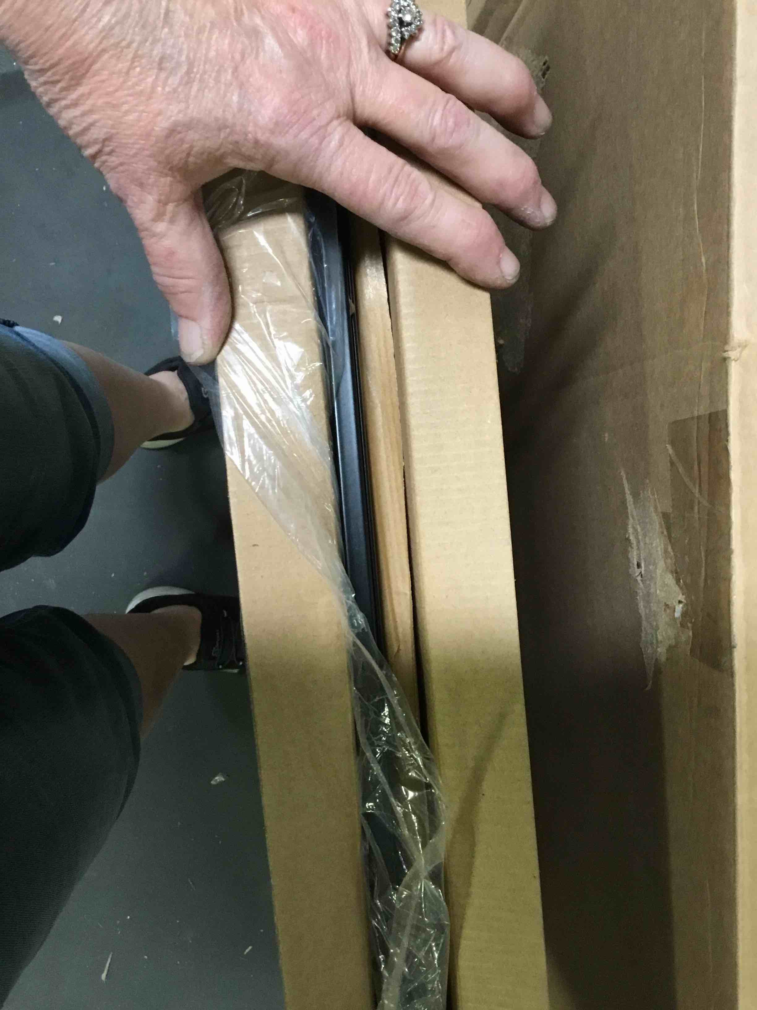 https://s3.amazonaws.com/lotting-images-prod/bidfta/GRN4979663_1686944233472.jpeg