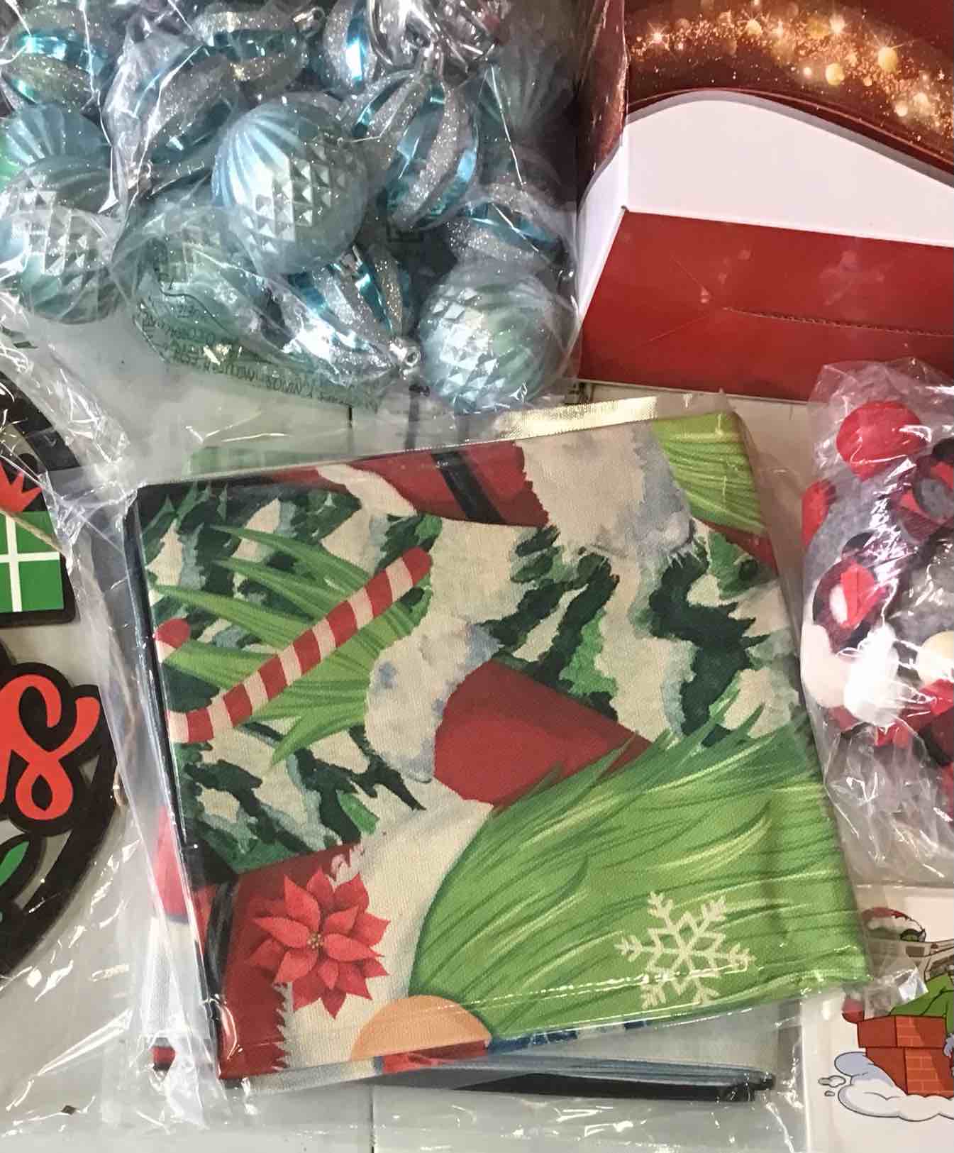 Seasonal Decoration Supplies (11 Items) 