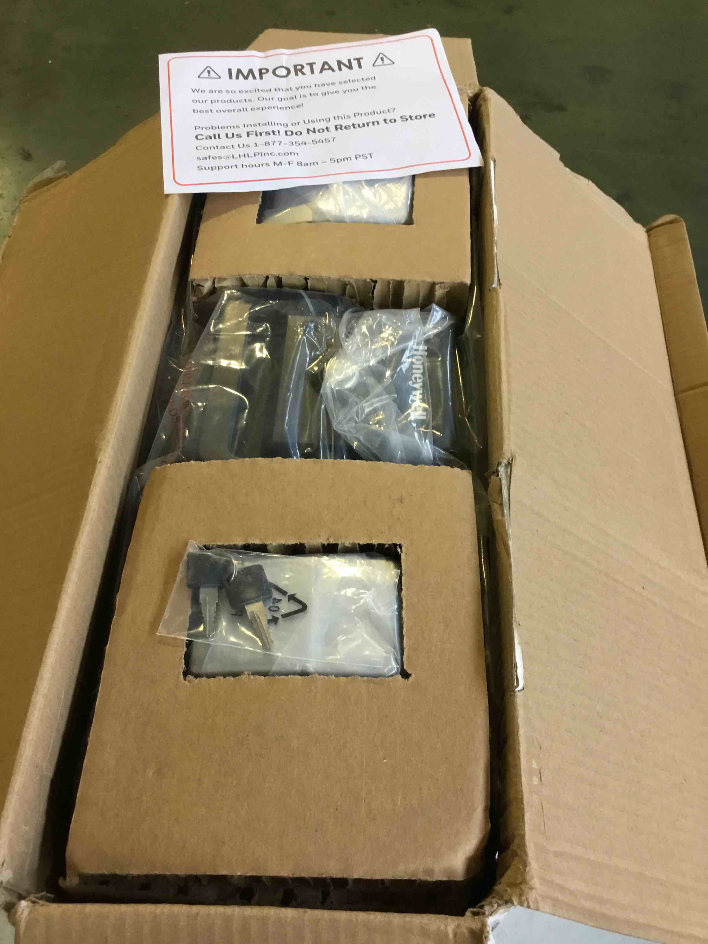 https://s3.amazonaws.com/lotting-images-prod/bidfta/GRN5045982_1690374485302.jpeg