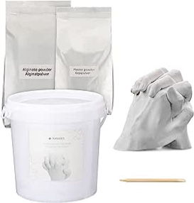 Navaris Couples Hand Casting Kit - Molding and Plaster Powder Set for 3D Casts of Adults, Children, Baby Hands - Includes 0.8 Gallon Mixing Bucket