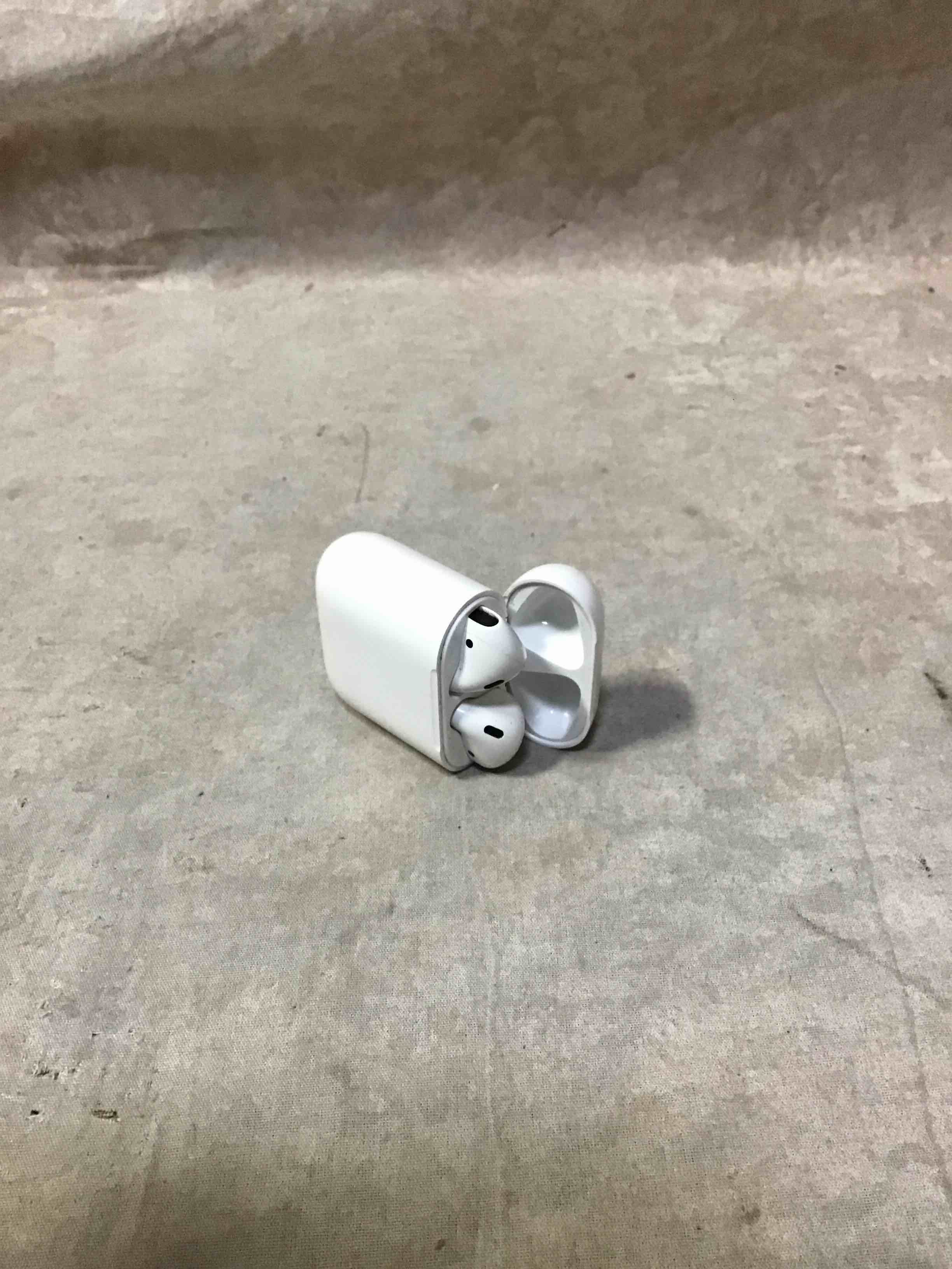 Apple AirPods 