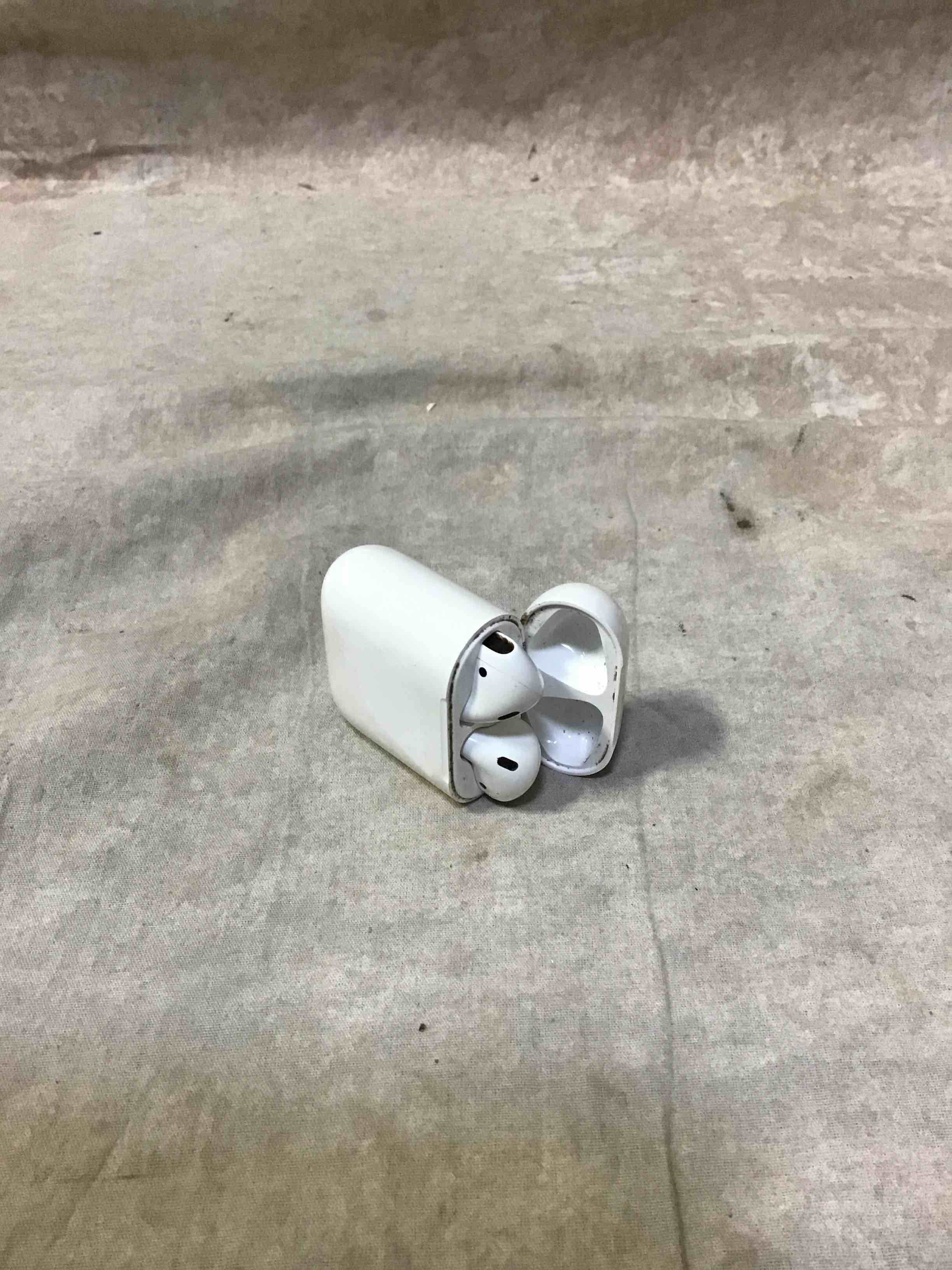 Apple AirPods 