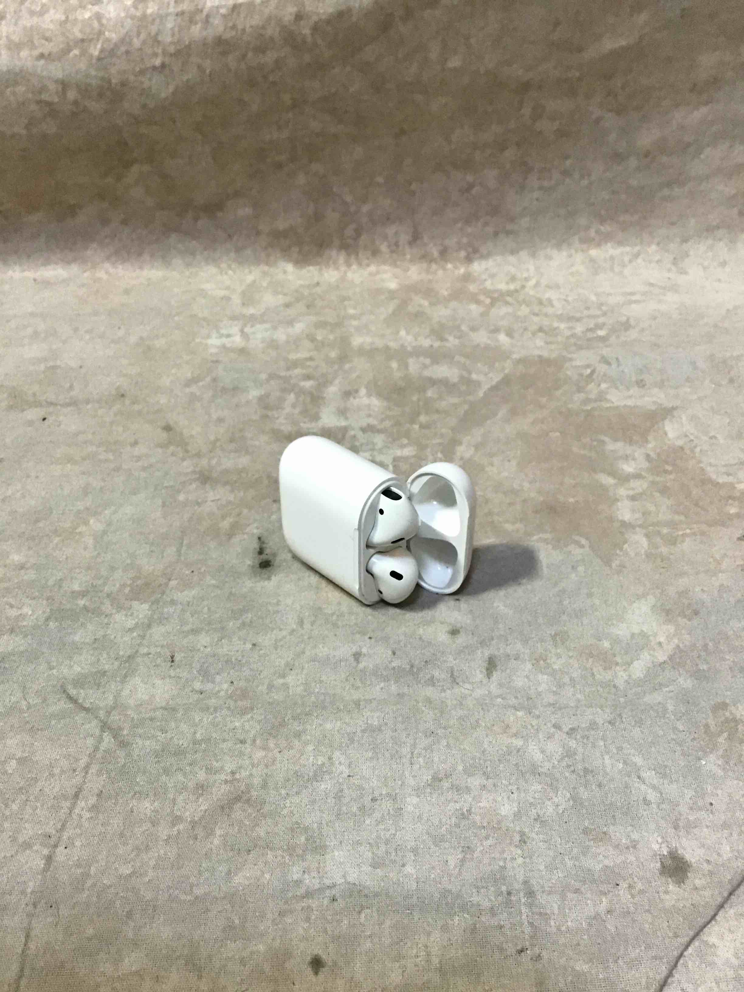 Apple AirPods 