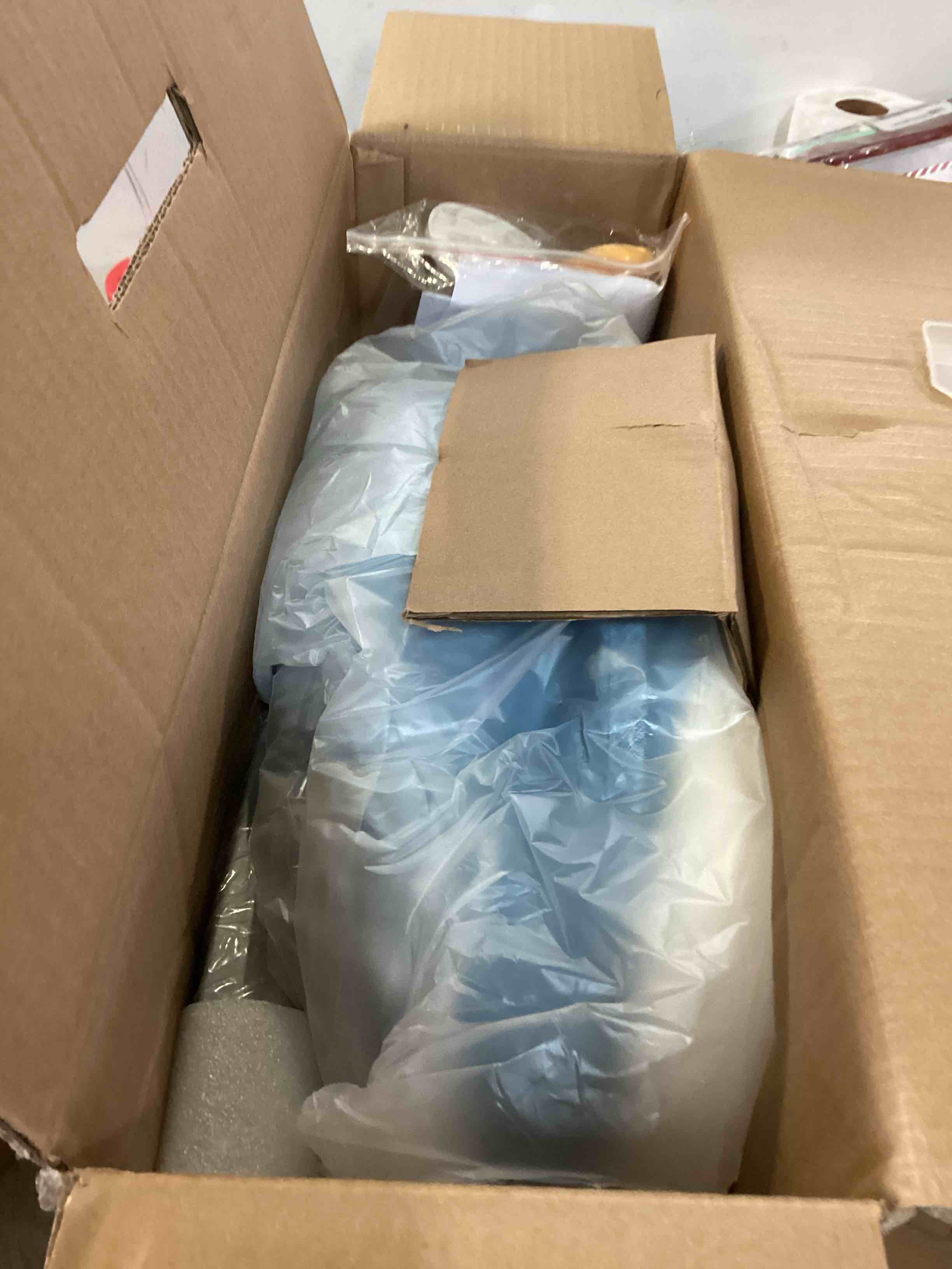 https://s3.amazonaws.com/lotting-images-prod/bidfta/GRN5058647_1699548577281.jpeg