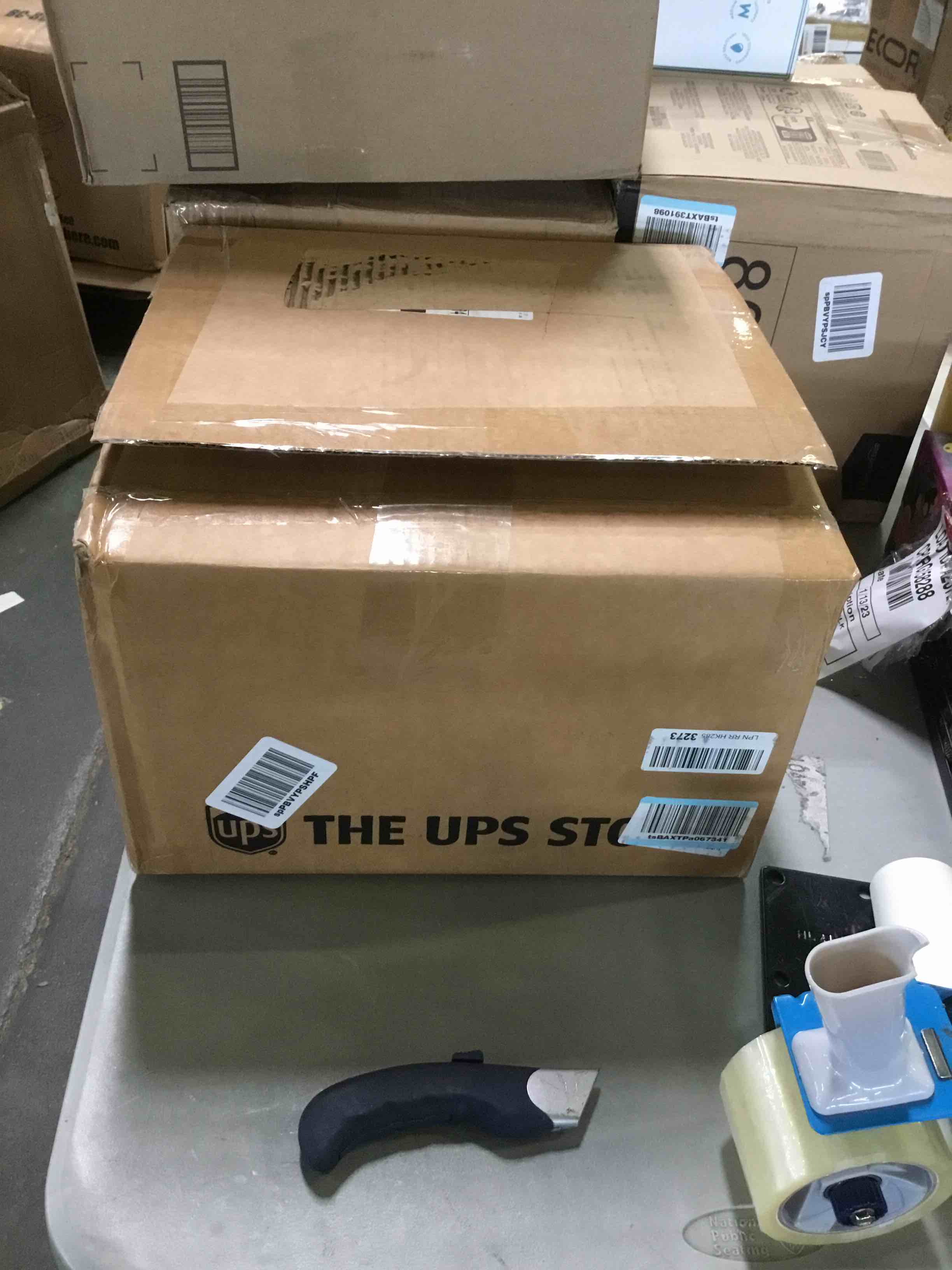 https://s3.amazonaws.com/lotting-images-prod/bidfta/GRN5059159_1700149245609.jpeg