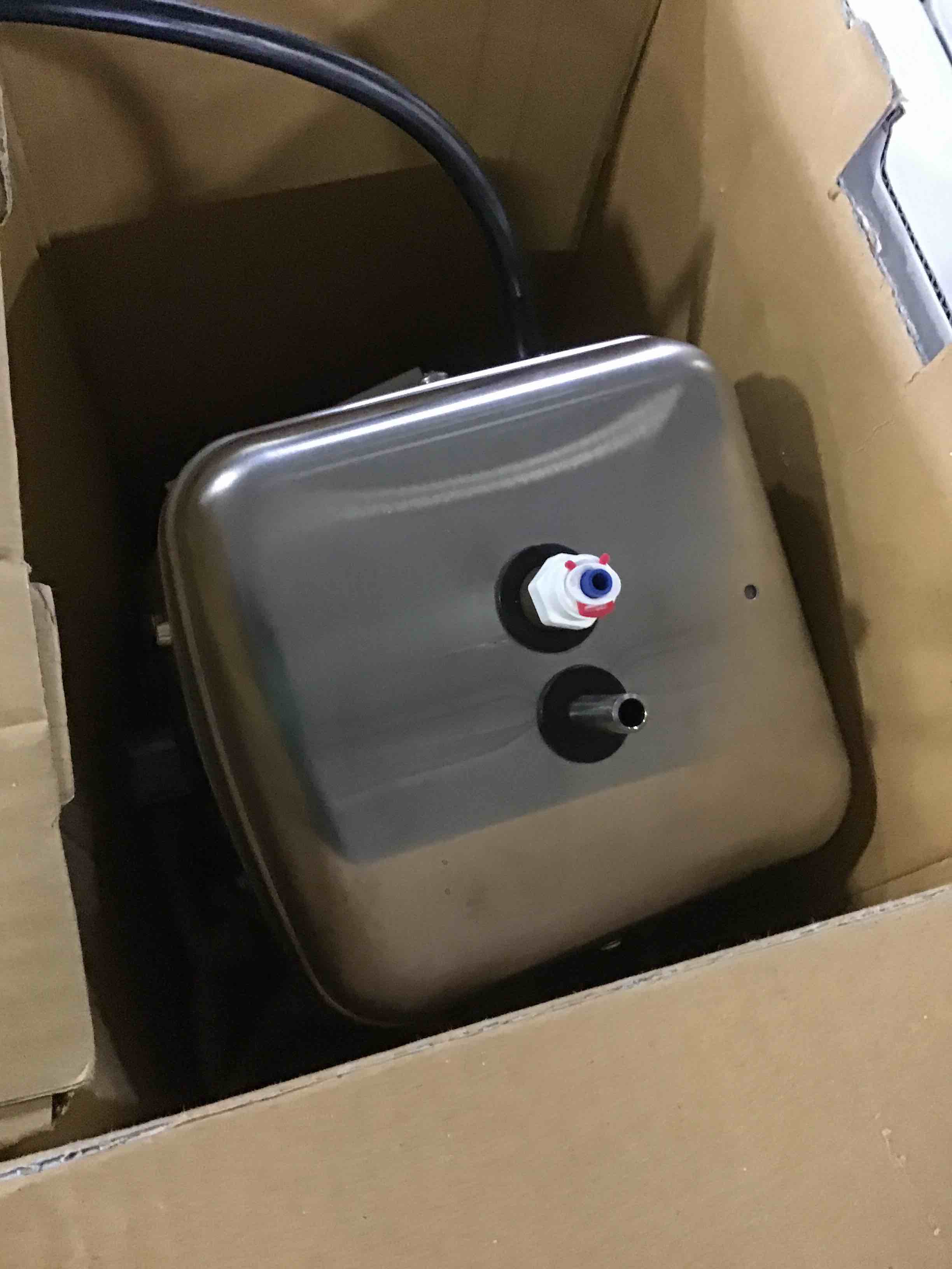 https://s3.amazonaws.com/lotting-images-prod/bidfta/GRN5080228_1695670743635.jpeg