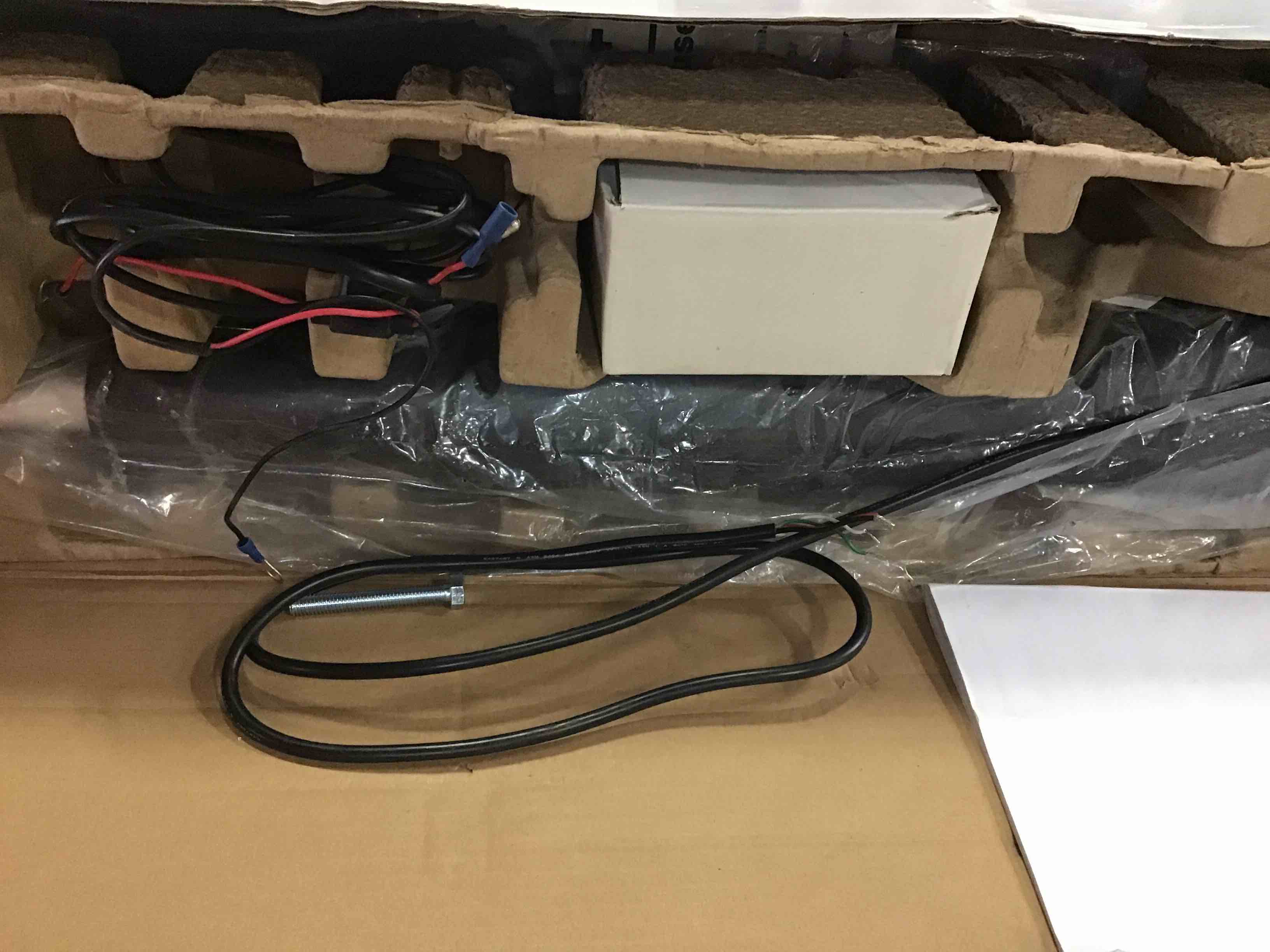 https://s3.amazonaws.com/lotting-images-prod/bidfta/GRN5080927_1696003384846.jpeg
